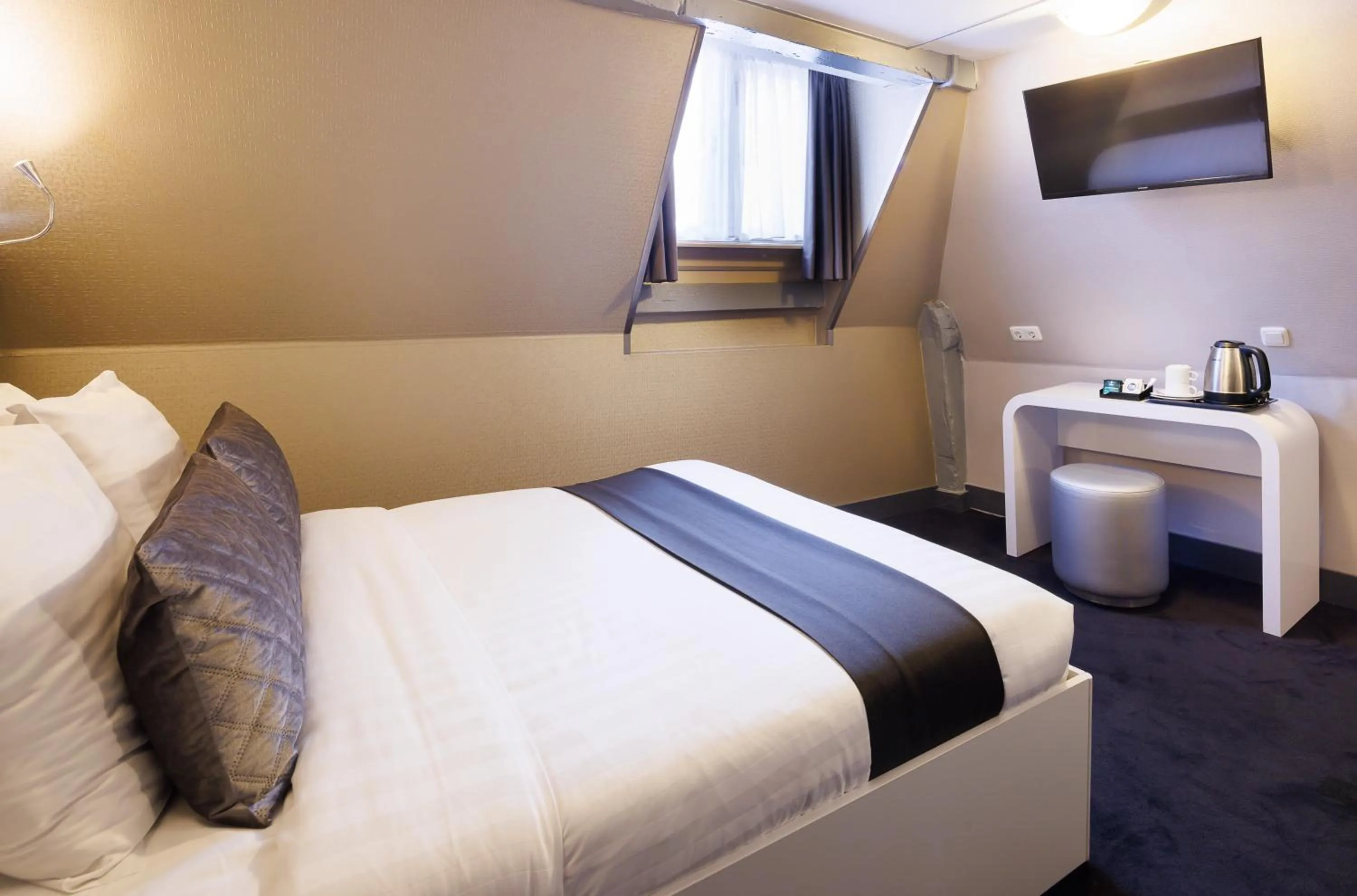 Photo of the whole room, Bed in Hotel CC