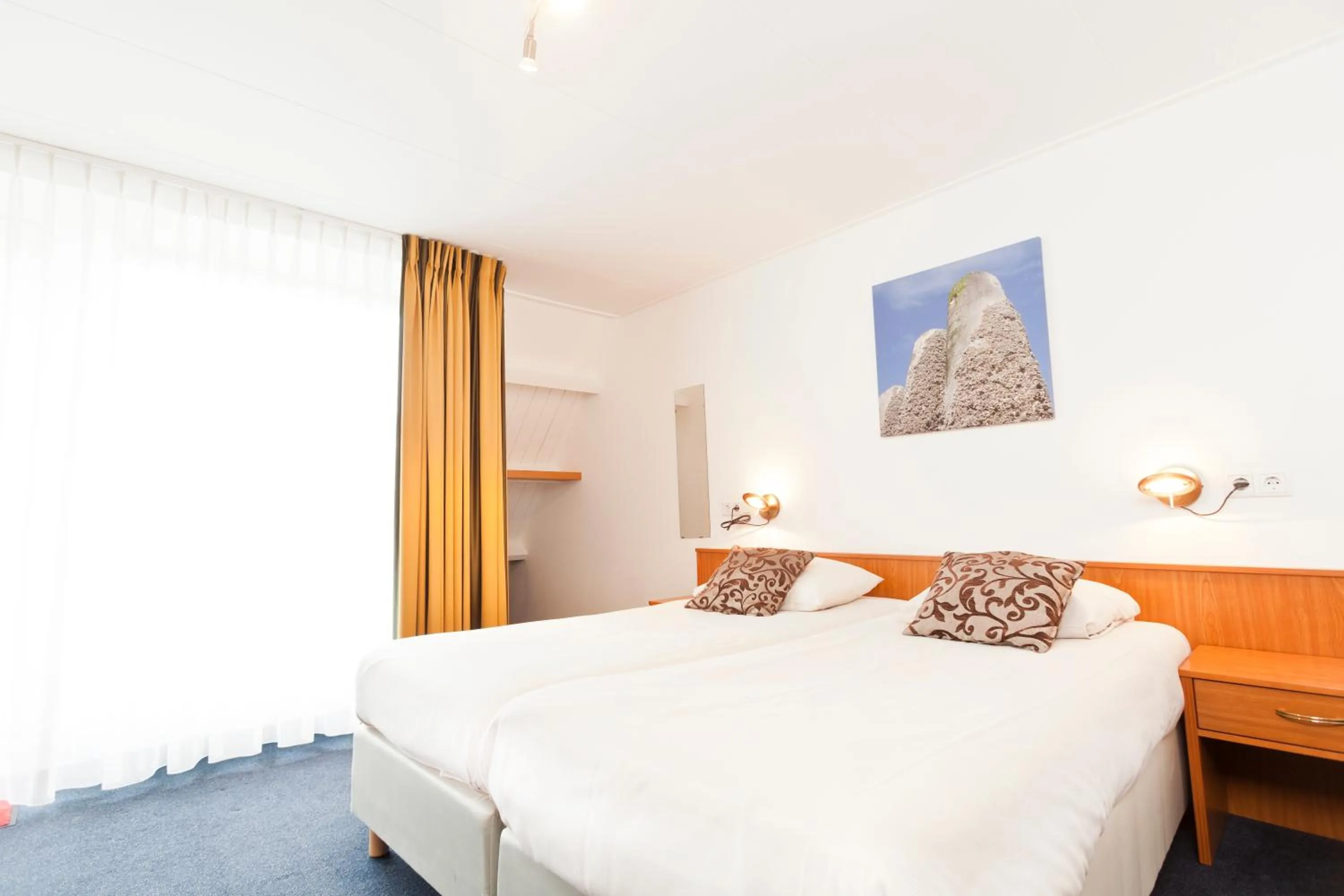 Day, Bed in Hotel de Burg