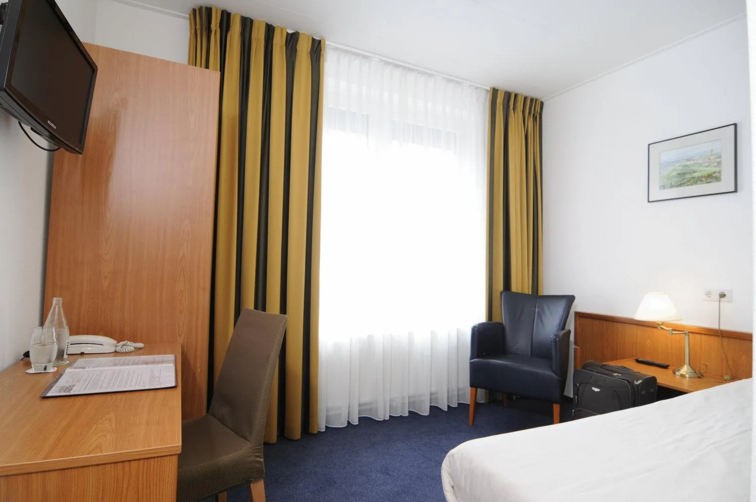 Photo of the whole room, Bed in Hotel de Burg