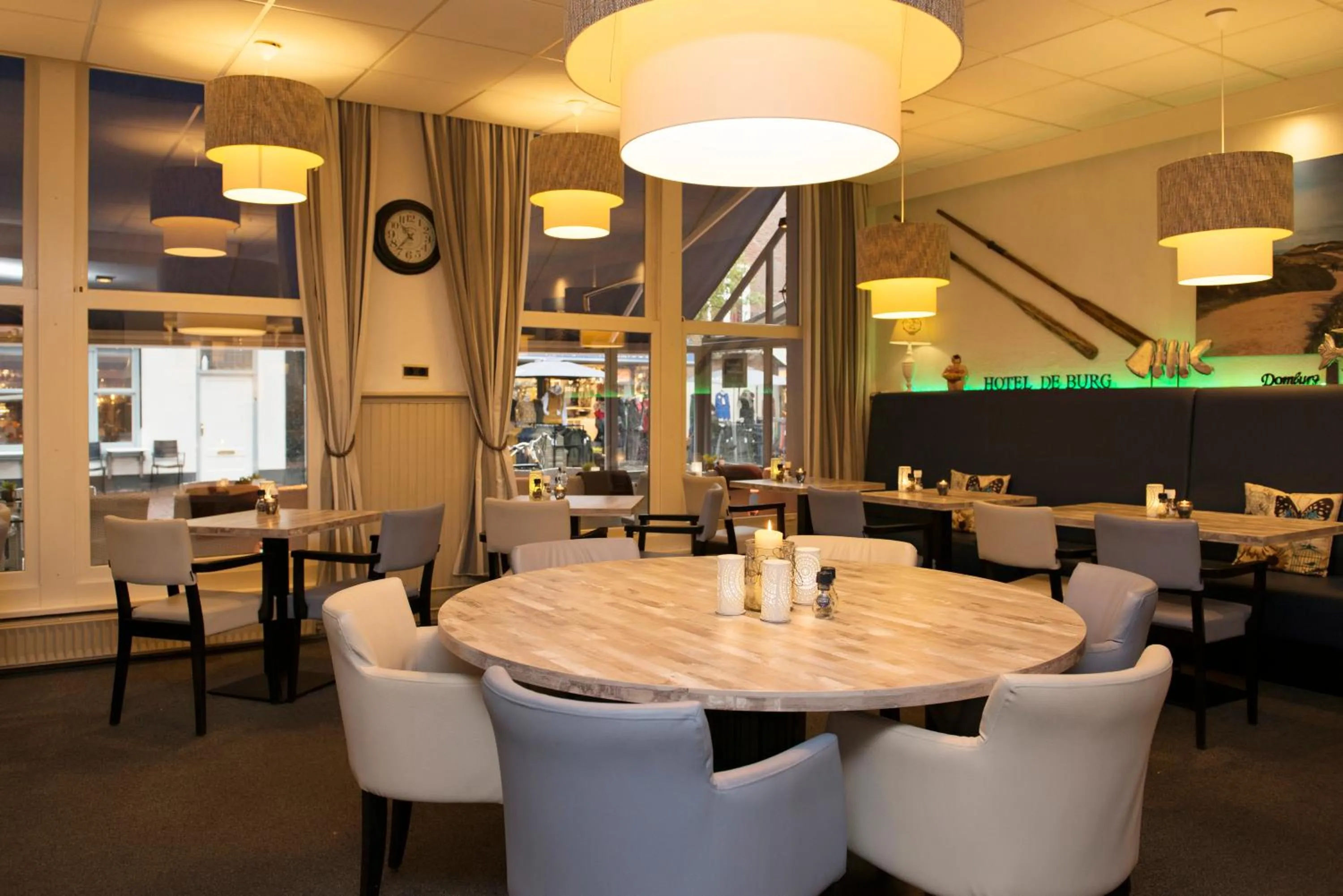 Restaurant/places to eat in Hotel de Burg