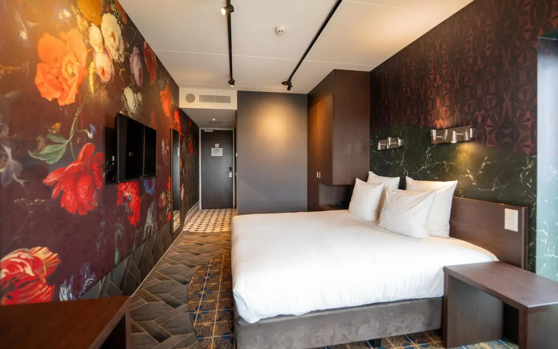 Comfort Plus Double with Balcony in Hampshire Hotel - Delft Centre Comfort Plus Double with Balcony in Hampshire Hotel - Delft Centre