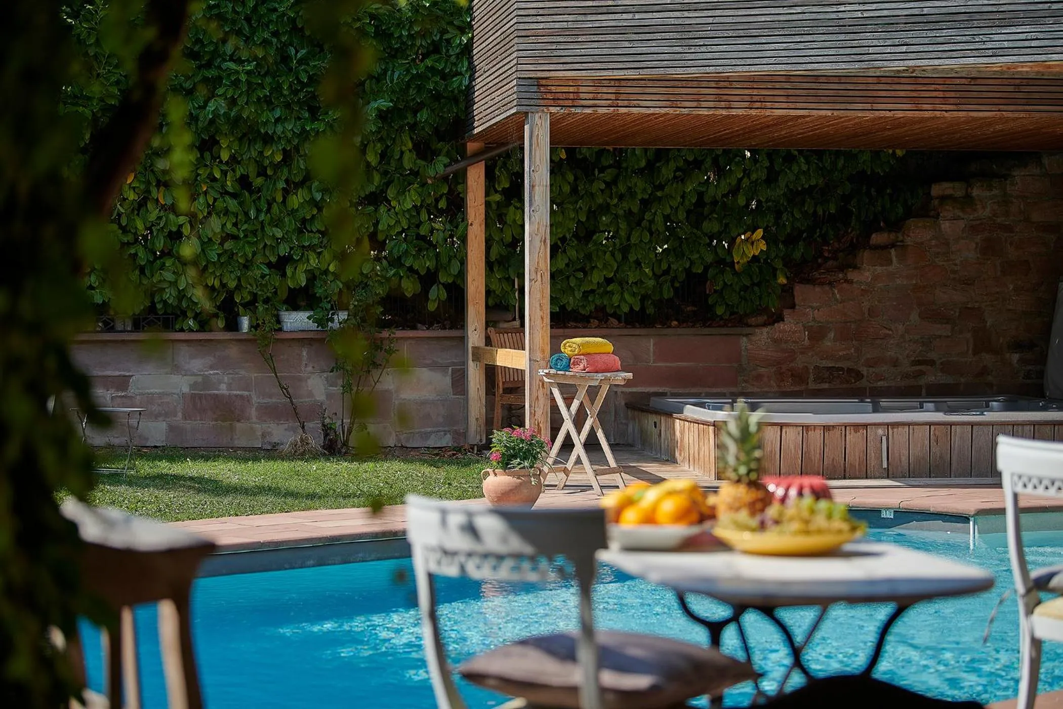 Garden view in Pêche de Vigne & Spa