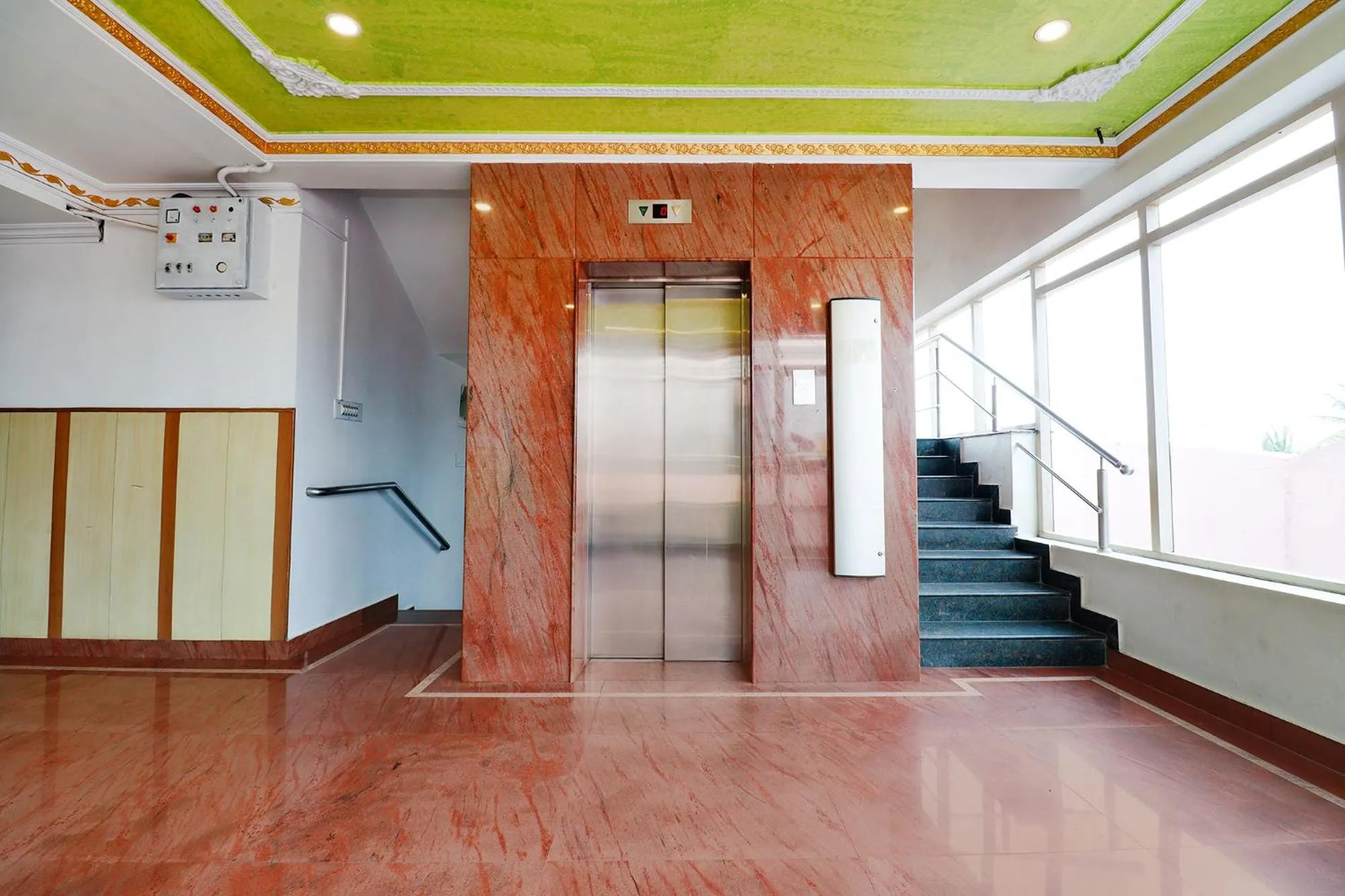 Lobby or reception in FabHotel Shivaals Residency - Rajajinagar