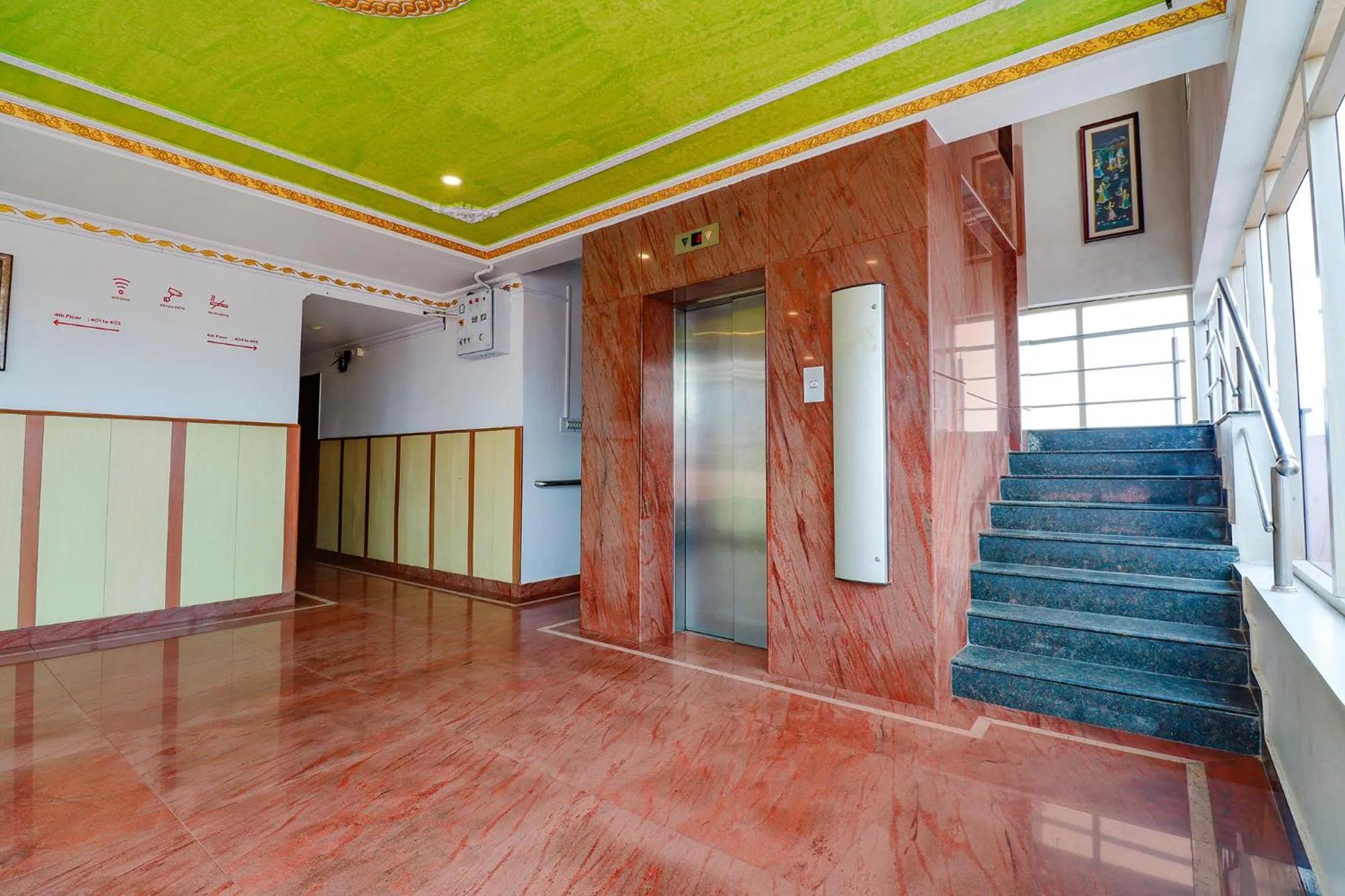 Lobby or reception in FabHotel Shivaals Residency - Rajajinagar