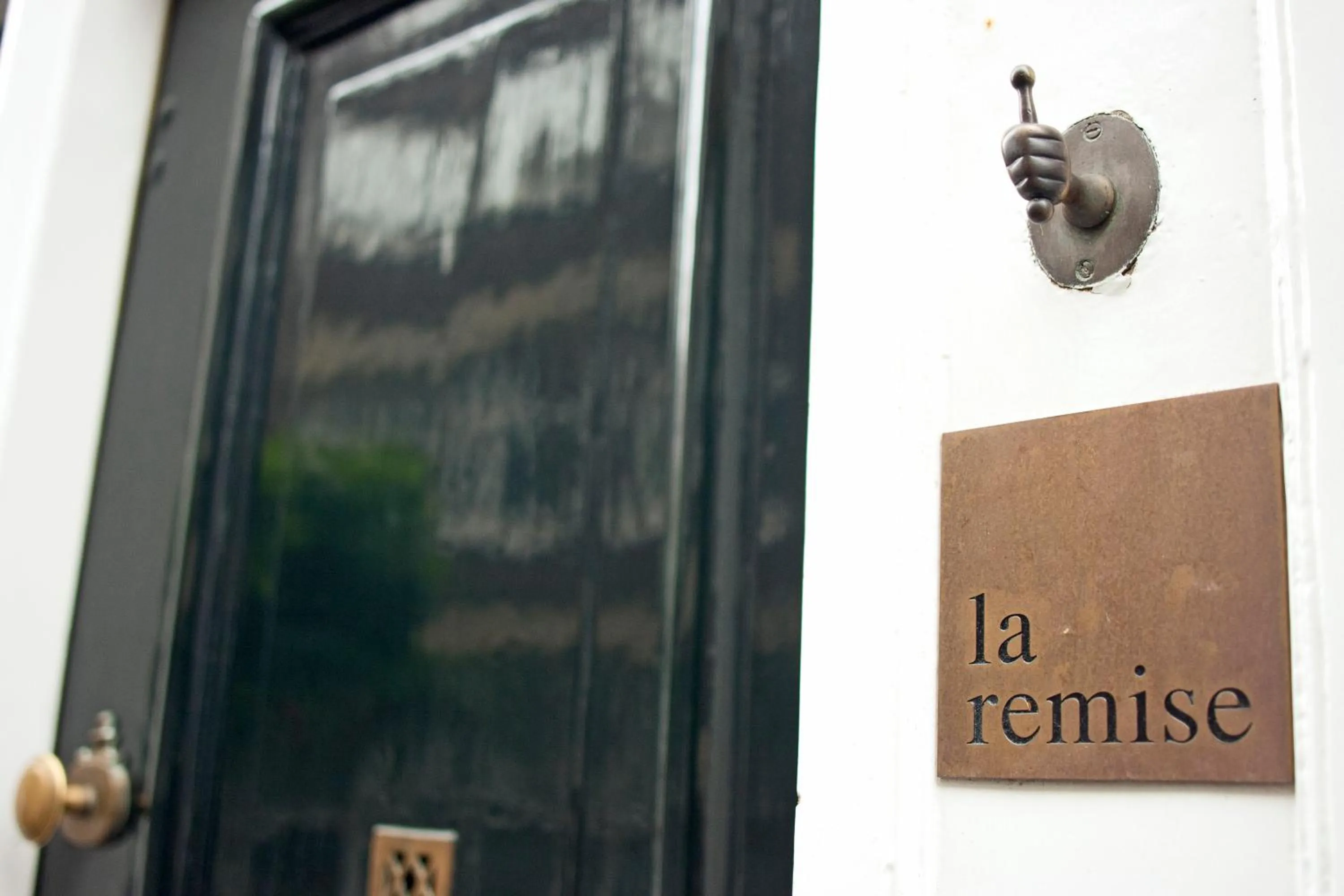 Facade/entrance in COMMUNE suites