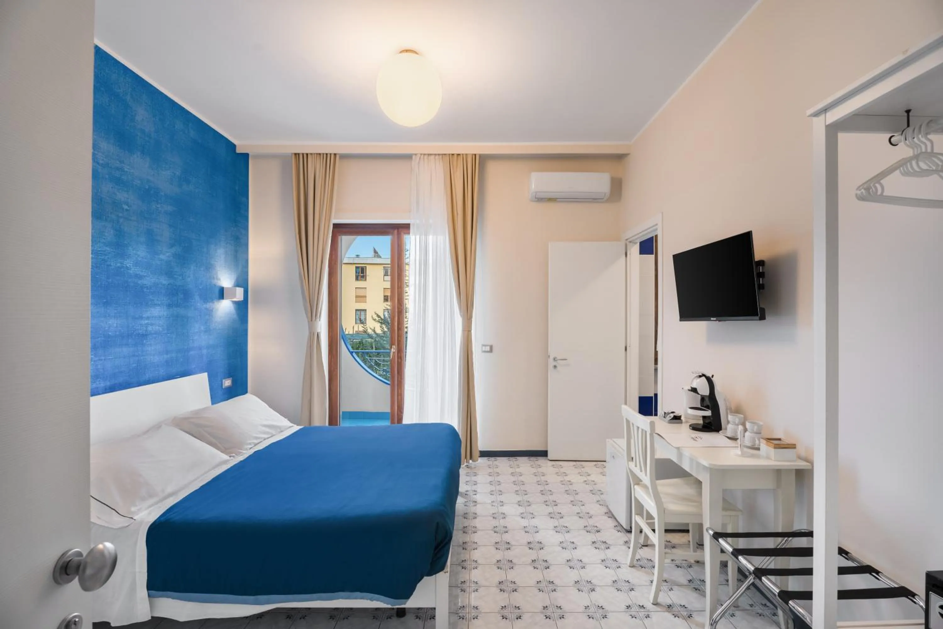 Bed in The Reef Sorrento