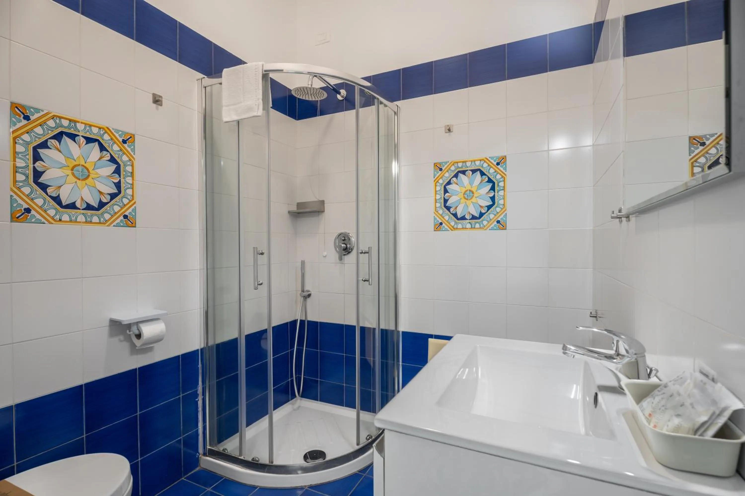 Shower in The Reef Sorrento