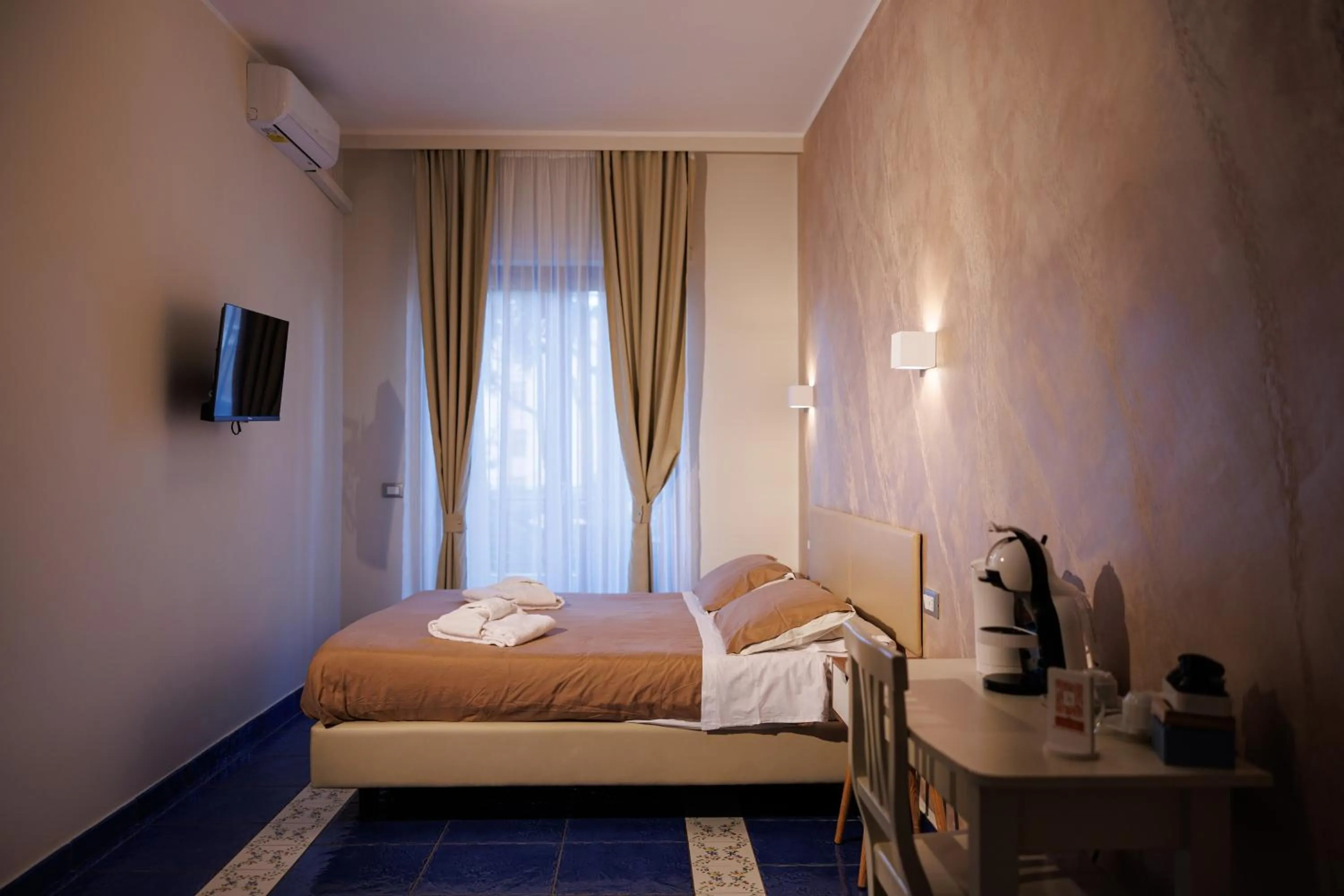 Bed in The Reef Sorrento