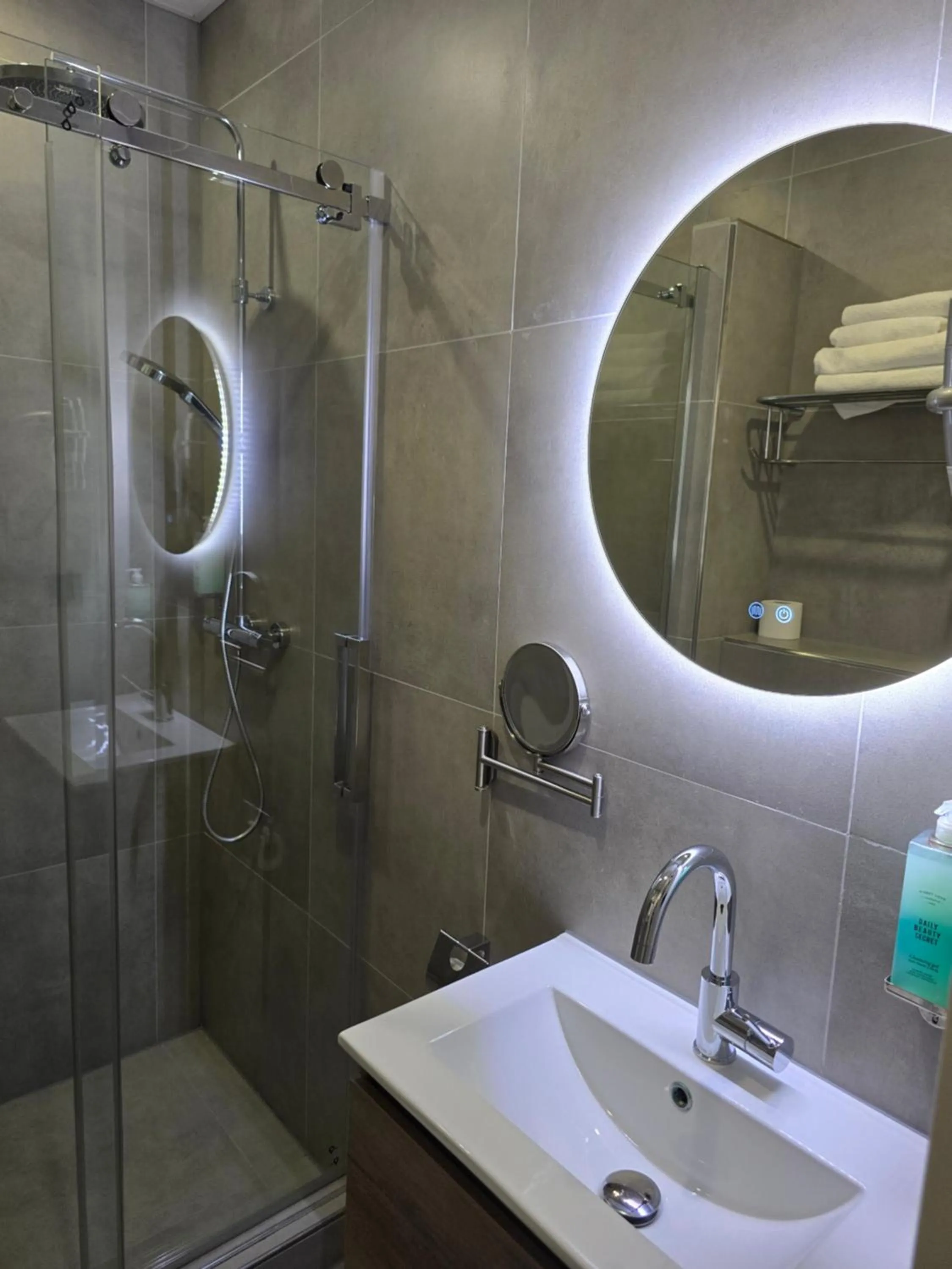 Bathroom in Hotel Port