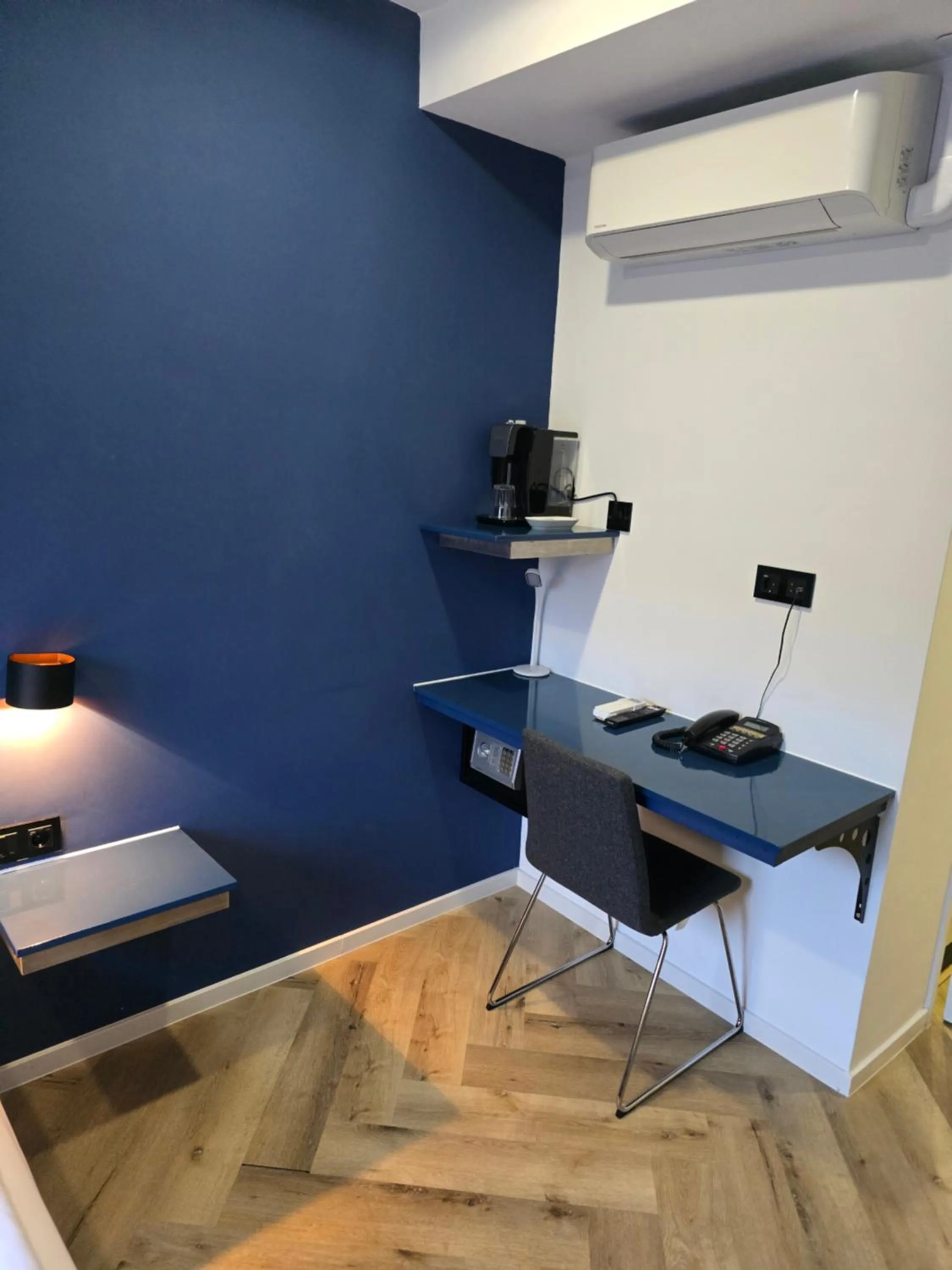 air conditioner in Hotel Port