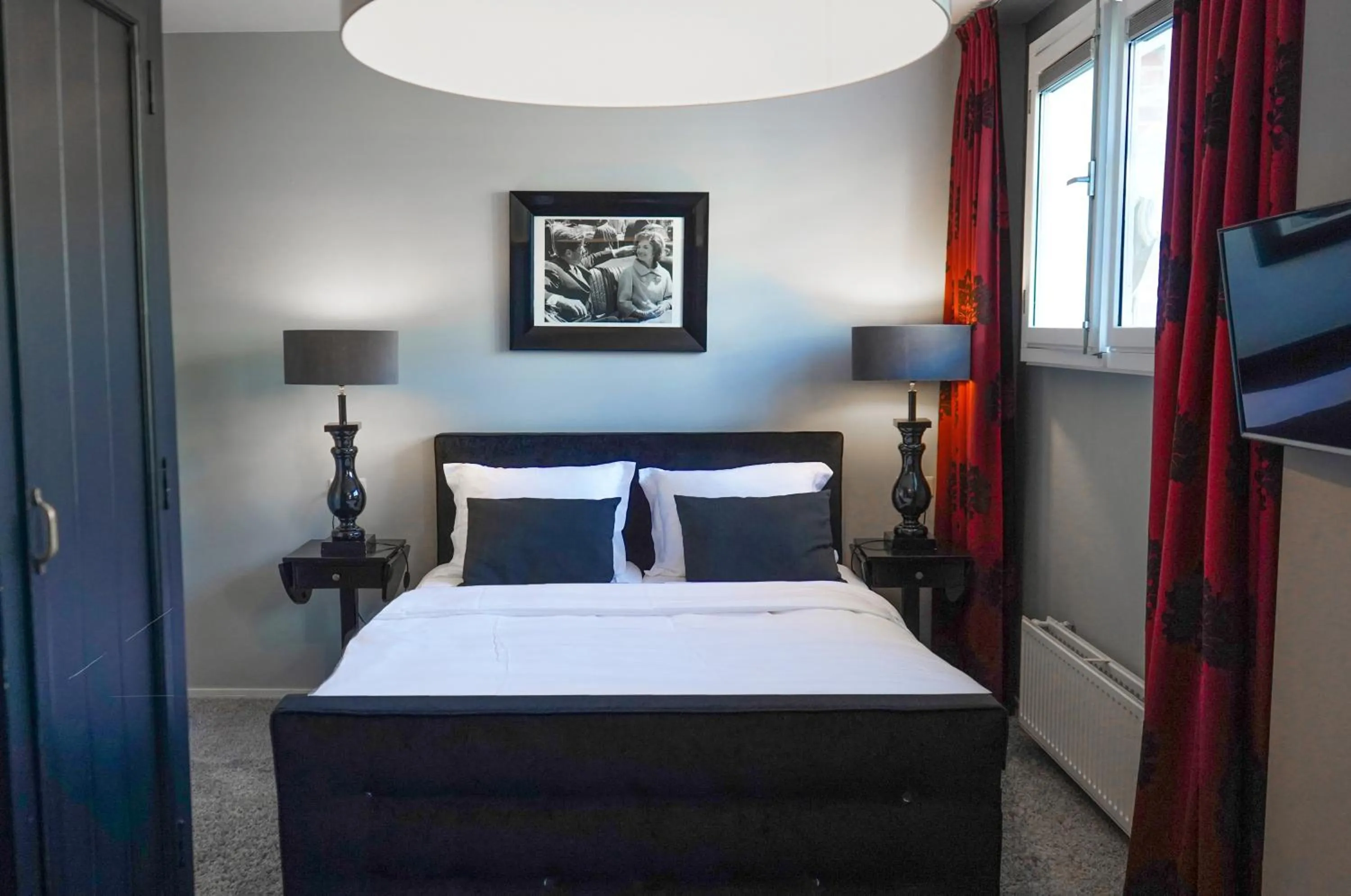 Bed in Hotel Huis van Bewaring - Bijzonder boutique hotel in historisch pand