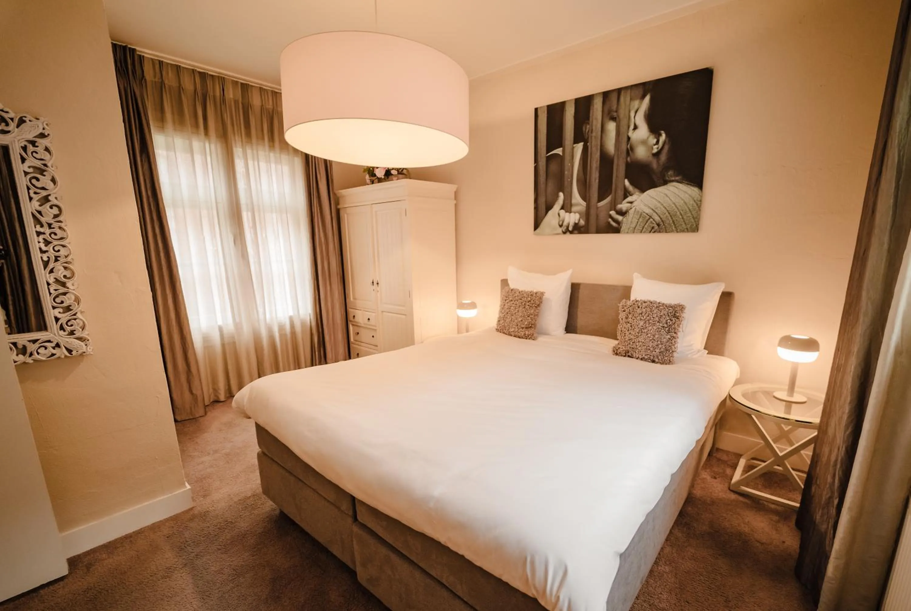 Bed in Hotel Huis van Bewaring - Bijzonder boutique hotel in historisch pand