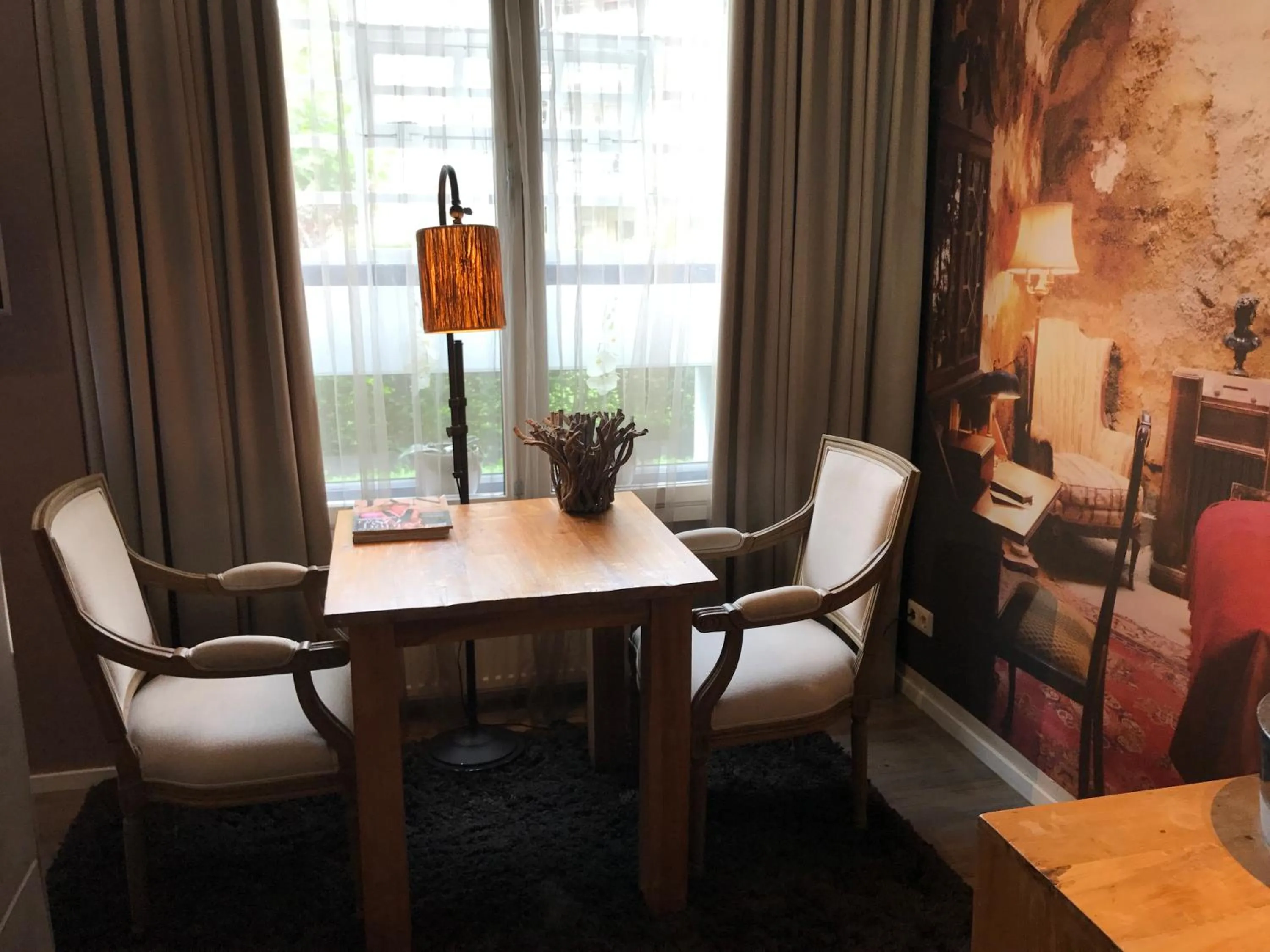 Seating area in Hotel Huis van Bewaring - Bijzonder boutique hotel in historisch pand