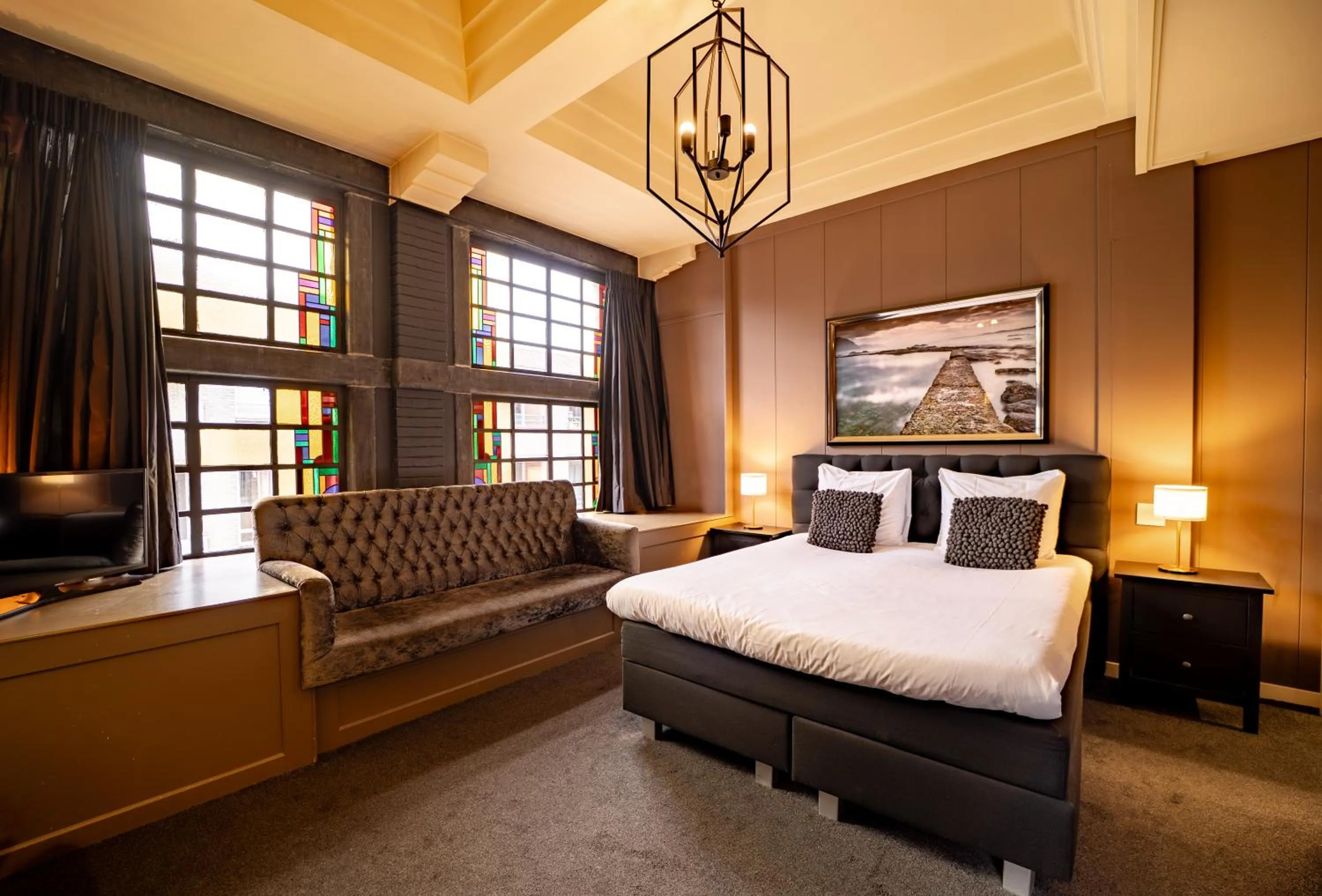 Bed in Hotel Huis van Bewaring - Bijzonder boutique hotel in historisch pand