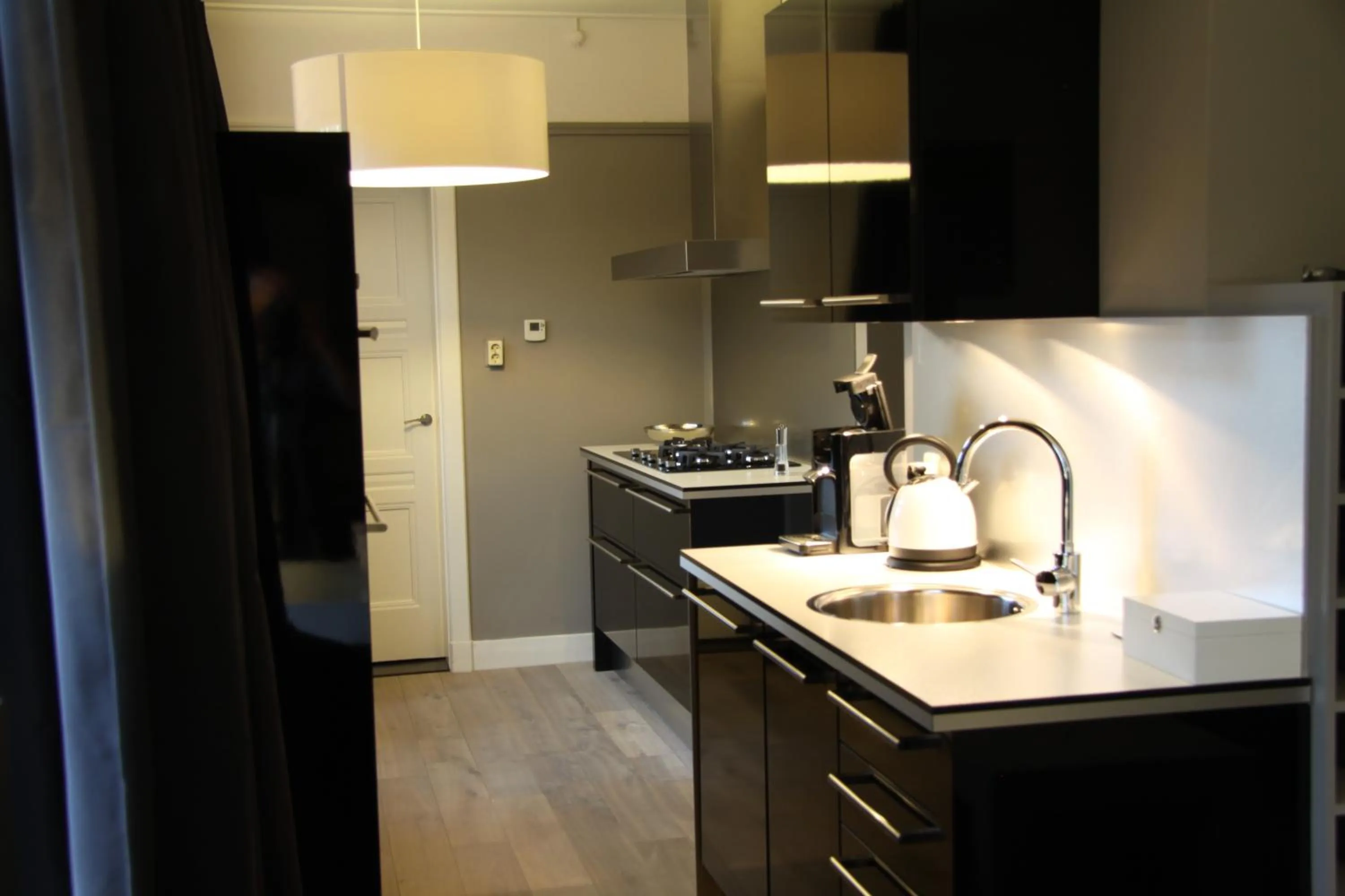 Kitchen or kitchenette in Hotel Huis van Bewaring - Bijzonder boutique hotel in historisch pand