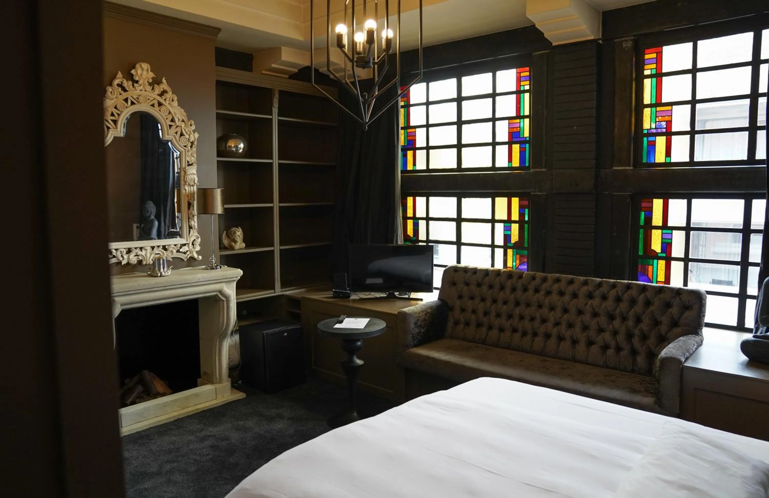 Bed in Hotel Huis van Bewaring - Bijzonder boutique hotel in historisch pand