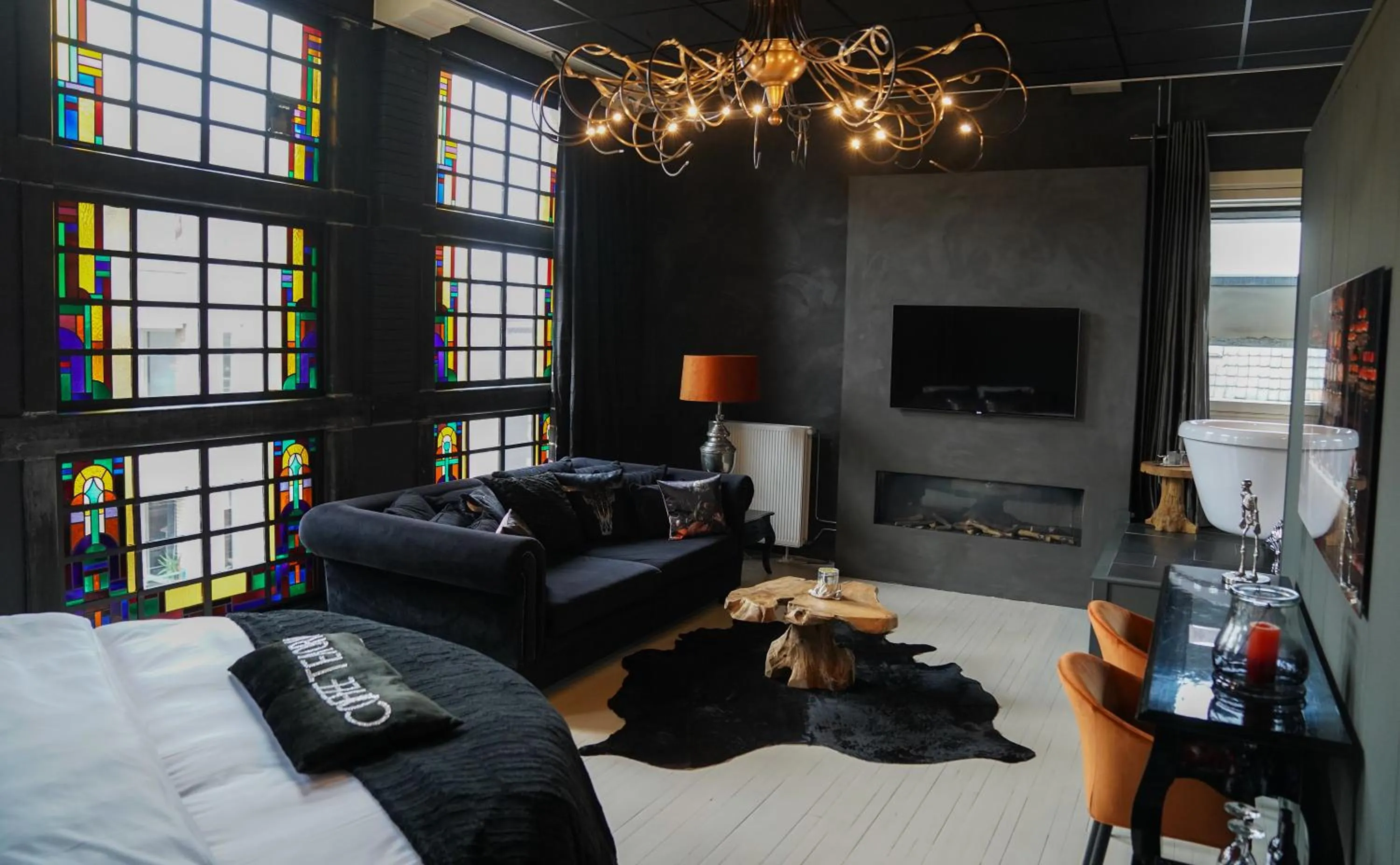 Living room, Bed in Hotel Huis van Bewaring - Bijzonder boutique hotel in historisch pand