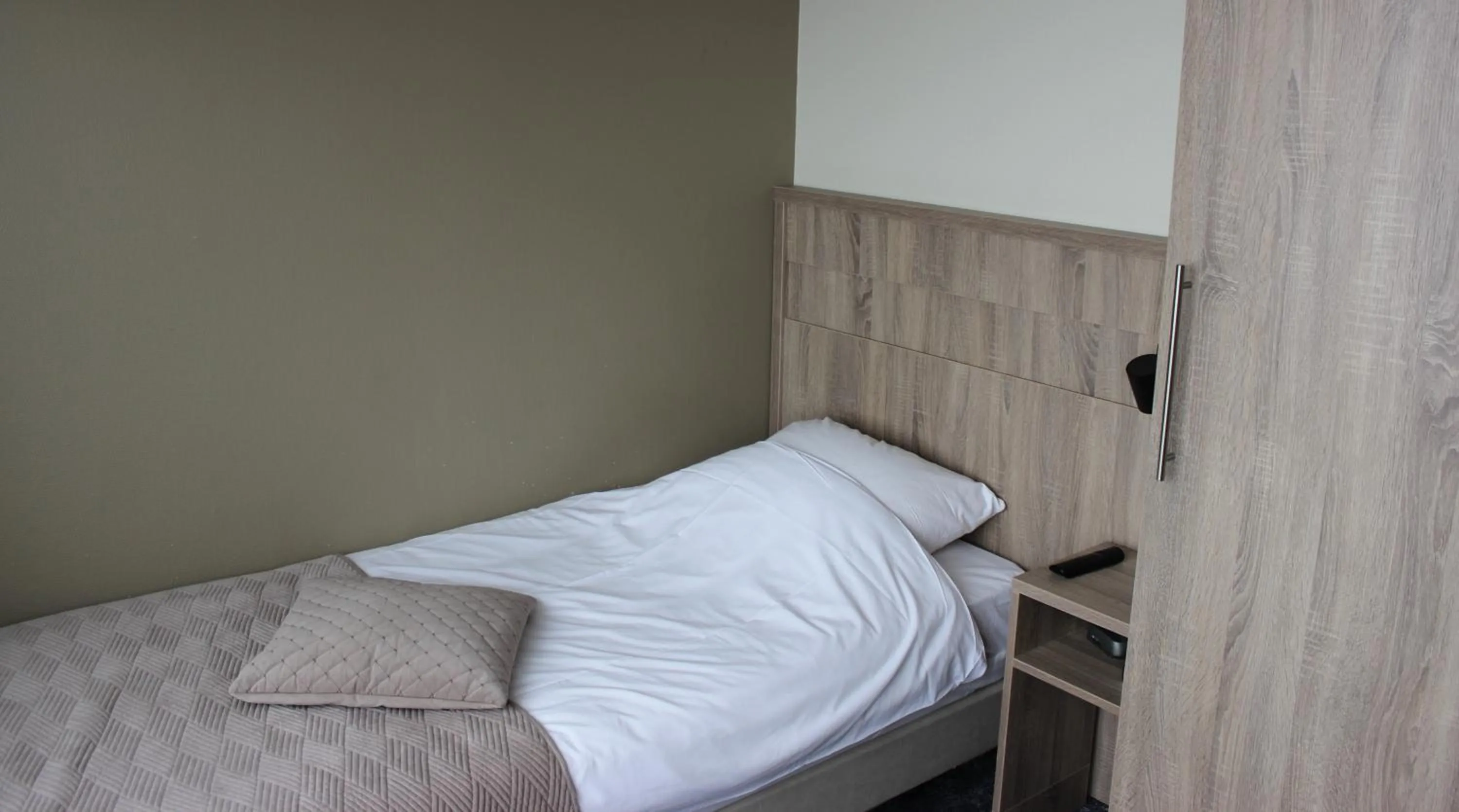 Bedroom, Bed in Hotel "De Klok"