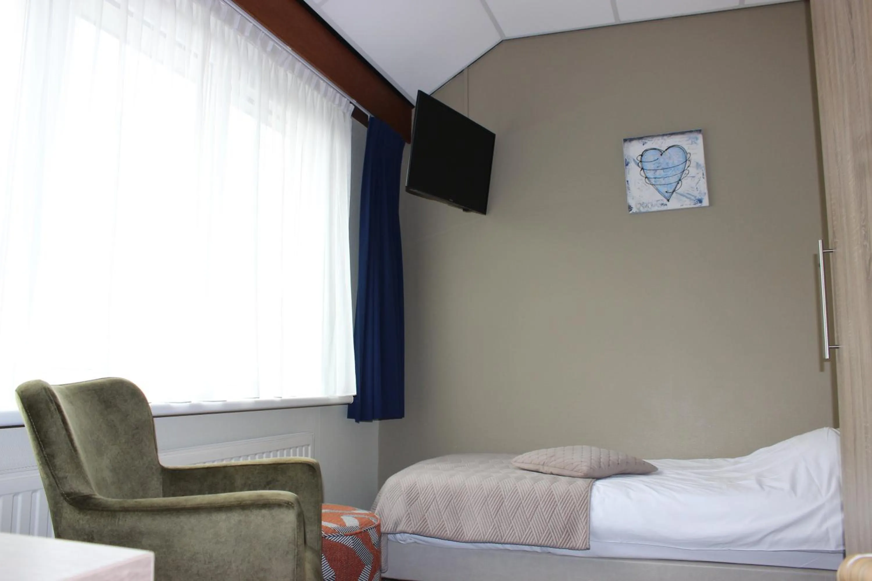 Bedroom, Bed in Hotel "De Klok"