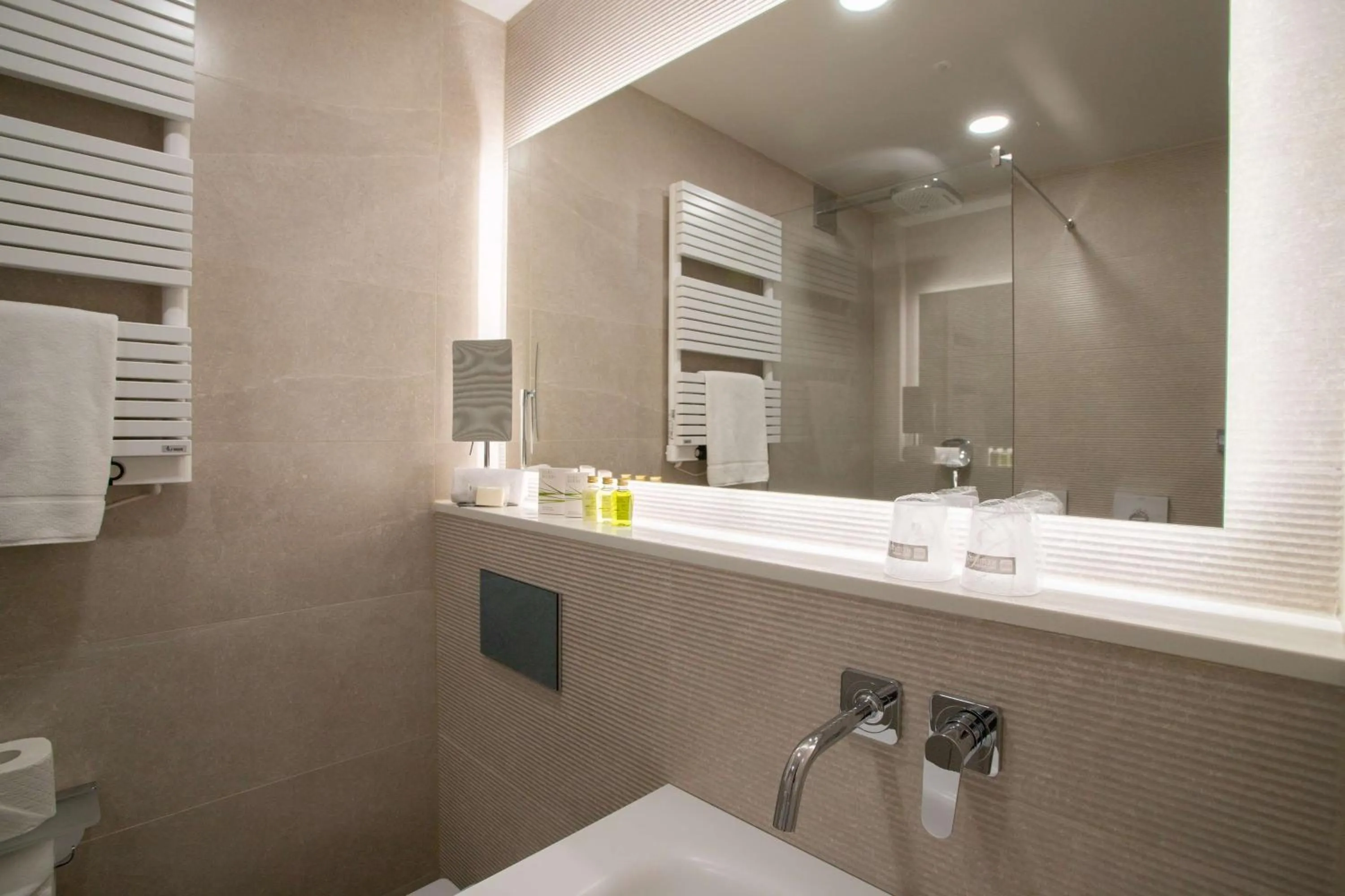 Bathroom in Good Seasons Hotel Den Bosch