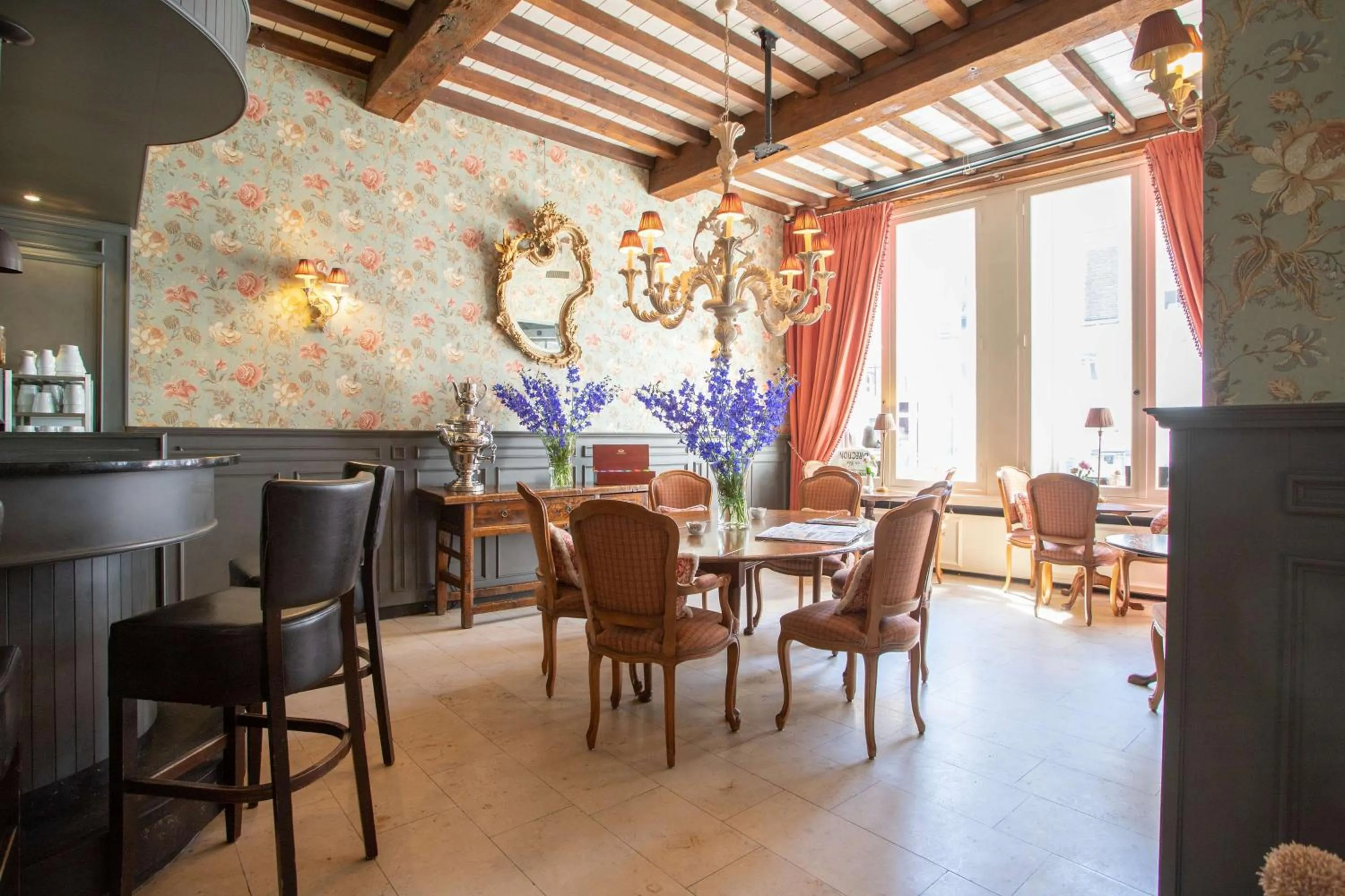 Lounge or bar in Good Seasons Hotel Den Bosch