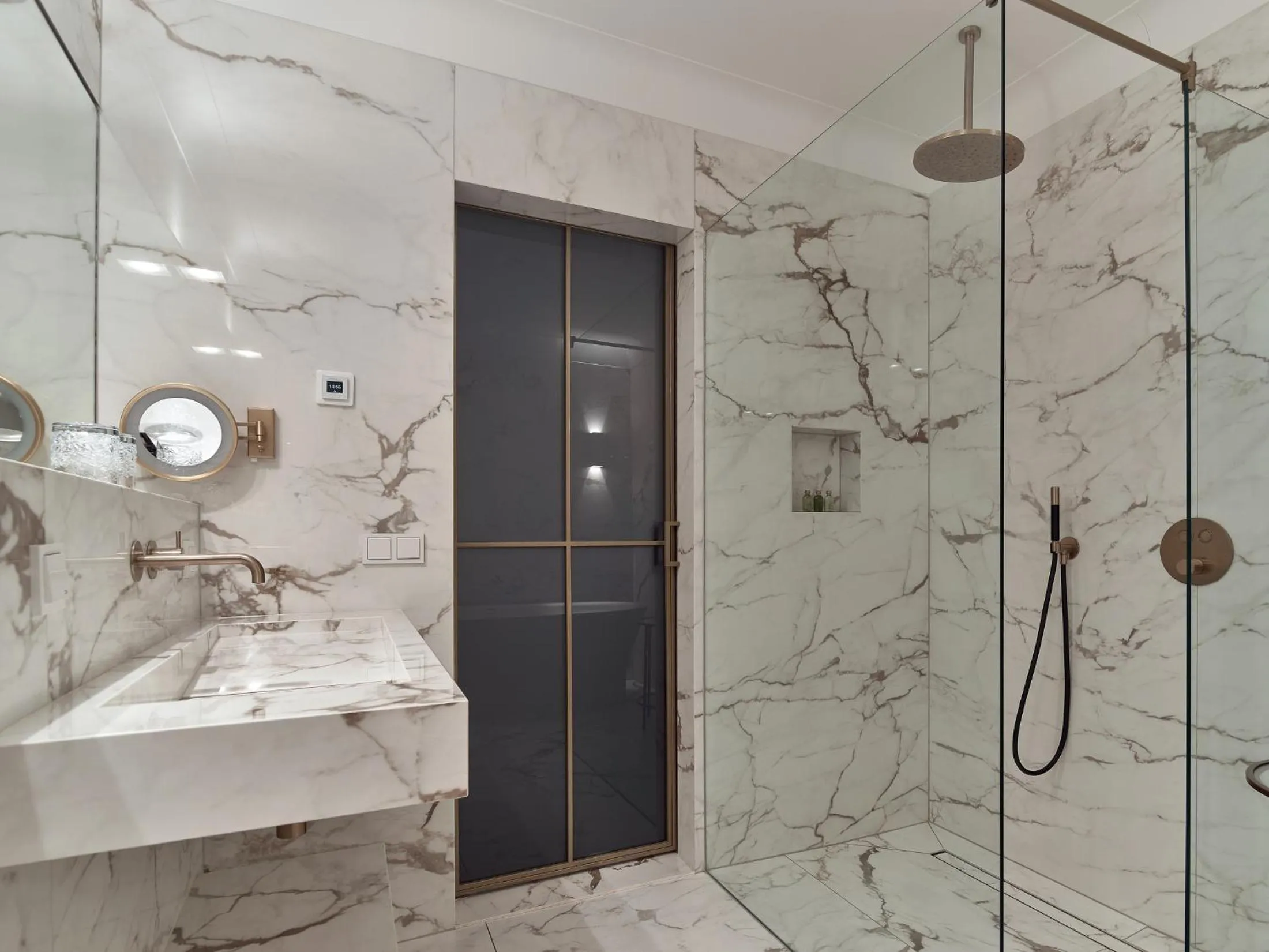 Shower in Good Seasons Hotel Den Bosch