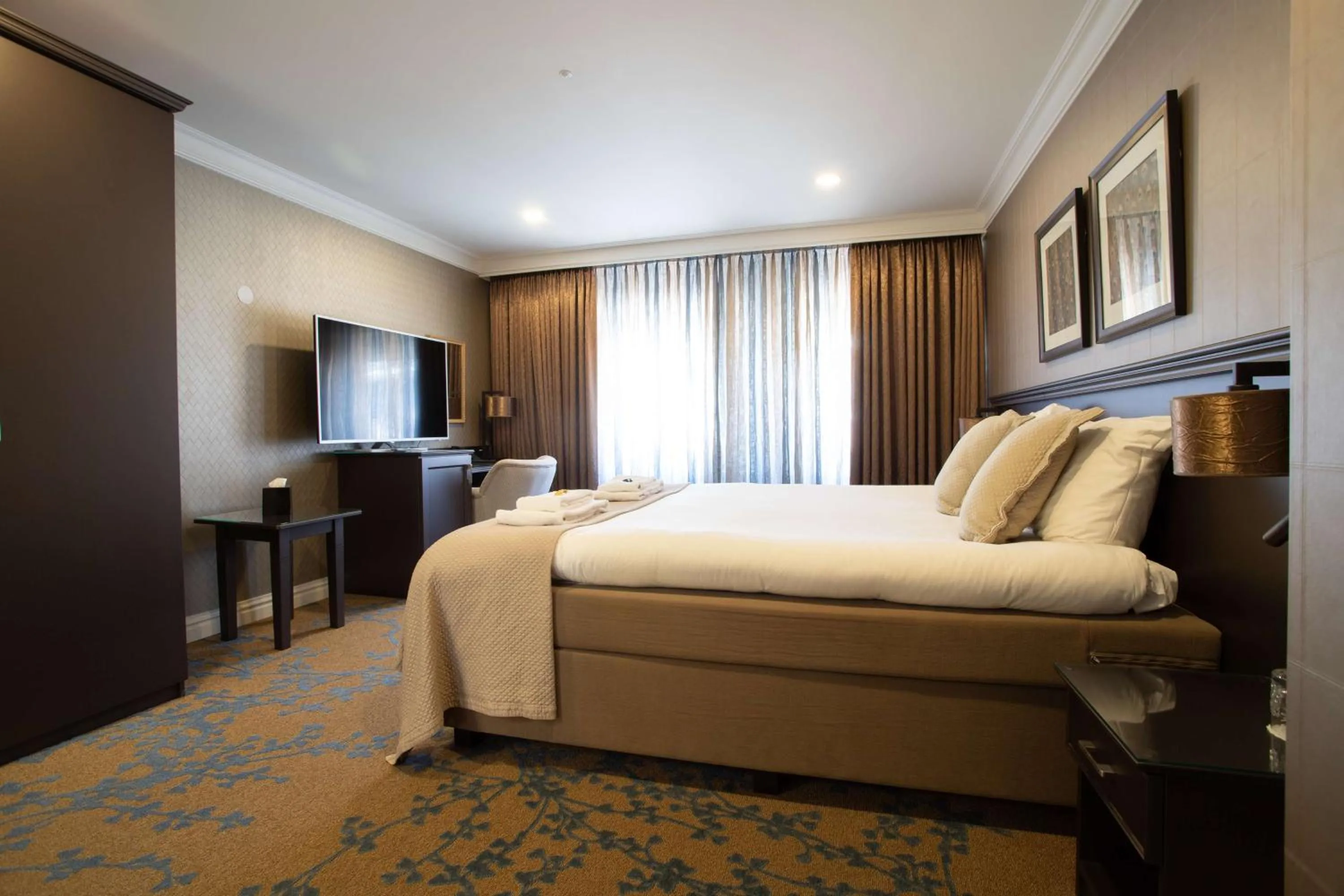 Photo of the whole room, Bed in Good Seasons Hotel Den Bosch