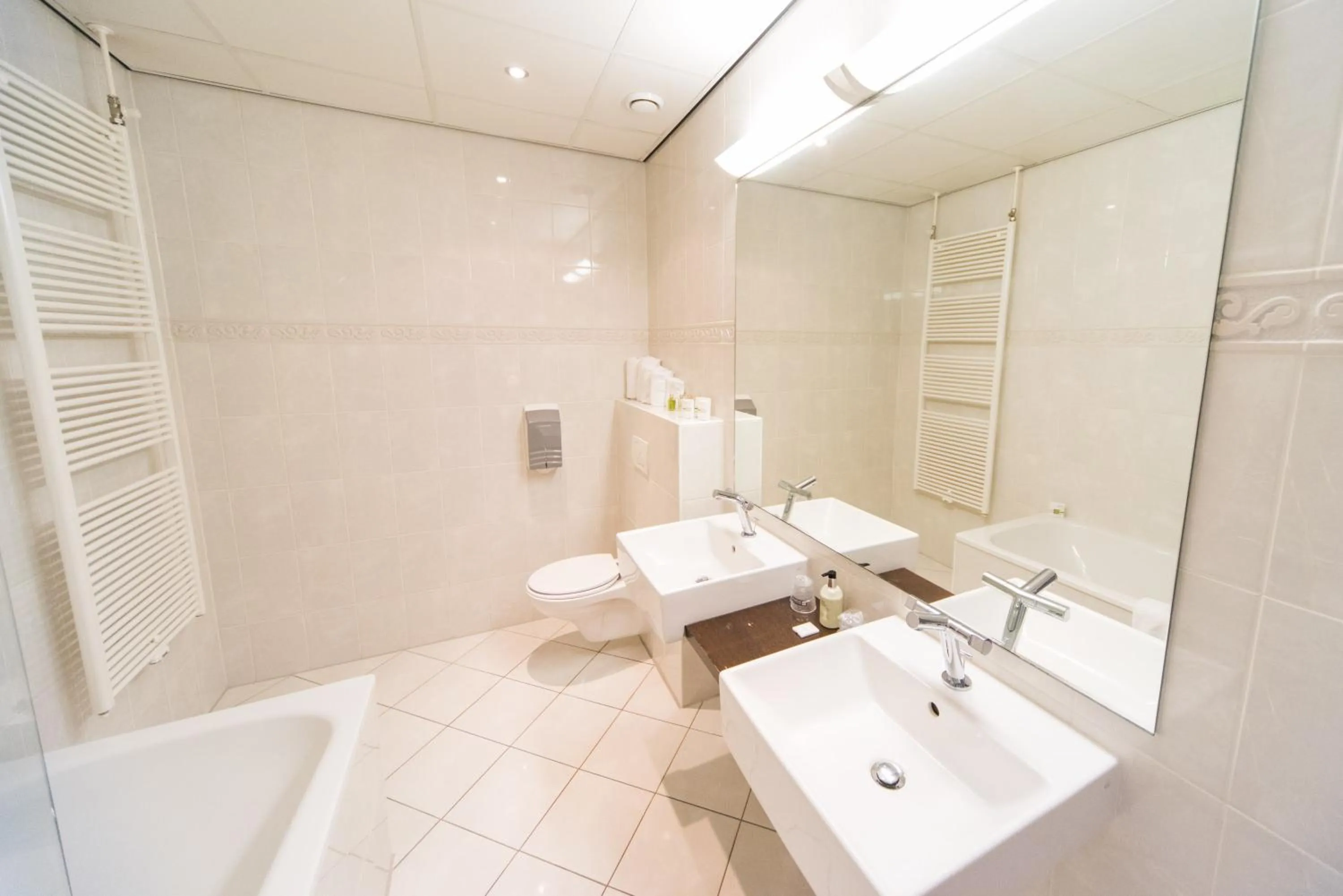 Bathroom in Good Seasons Hotel Den Bosch