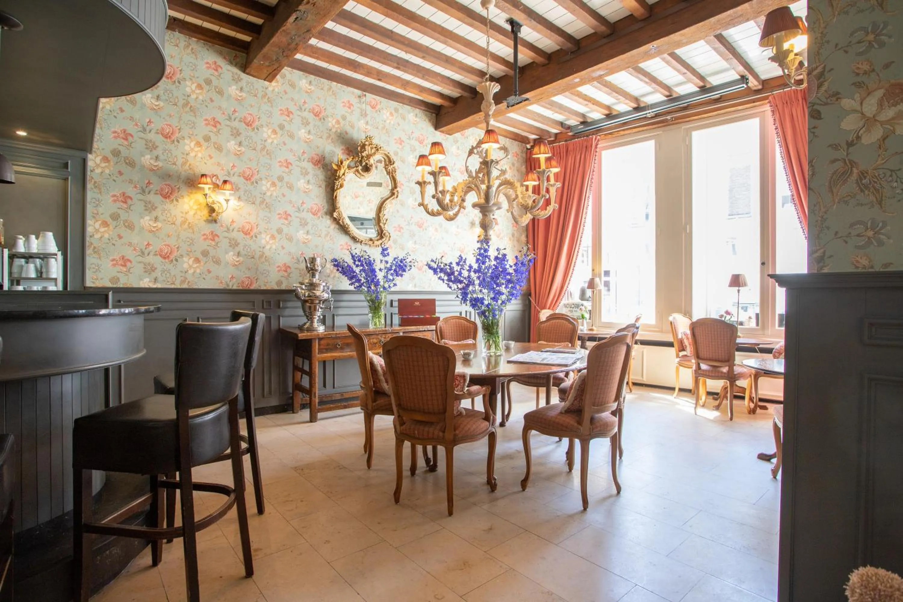 Lounge or bar in Good Seasons Hotel Den Bosch