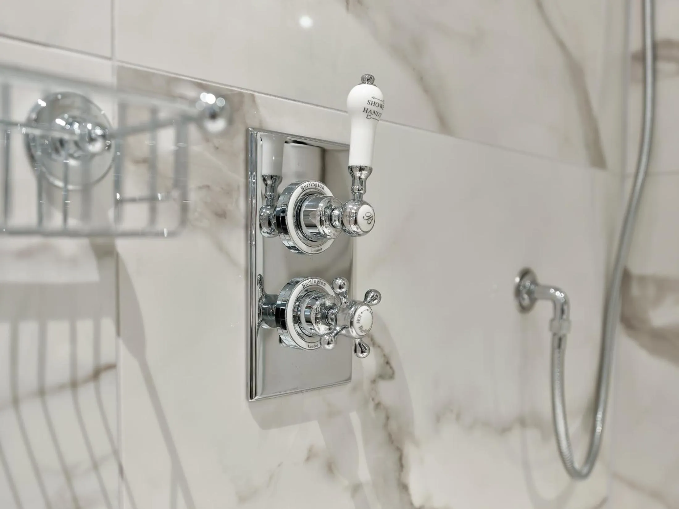 Shower in Good Seasons Hotel Den Bosch