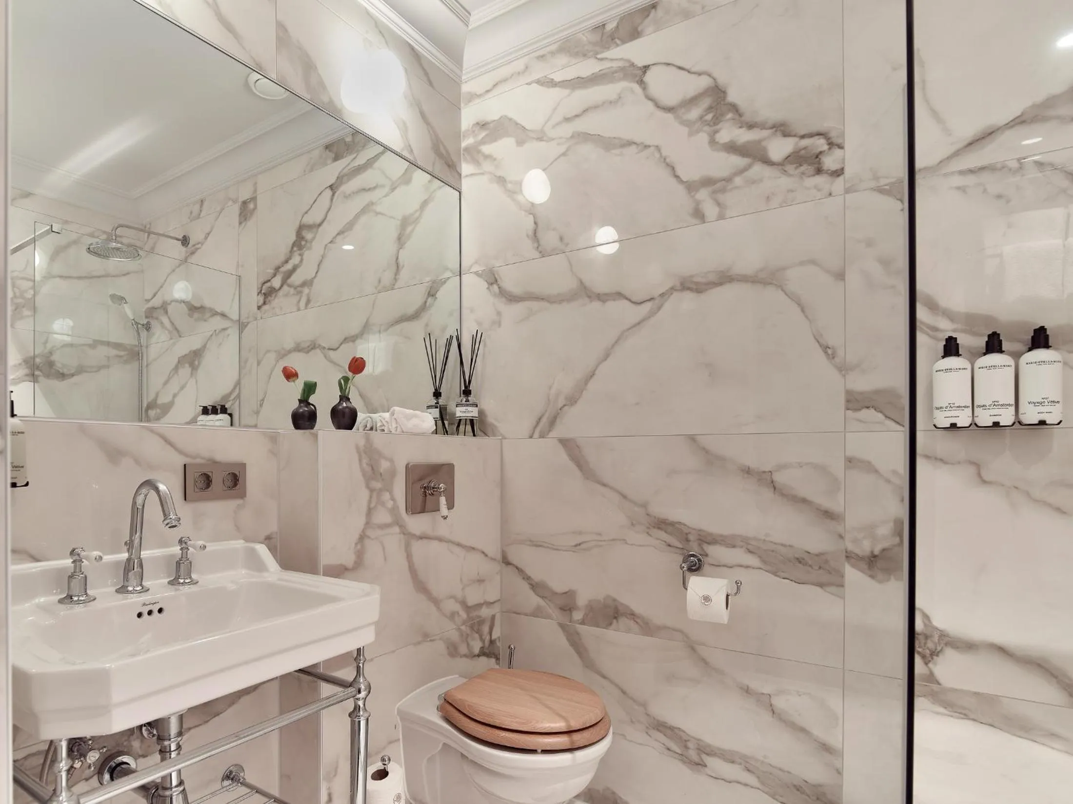 Shower in Good Seasons Hotel Den Bosch