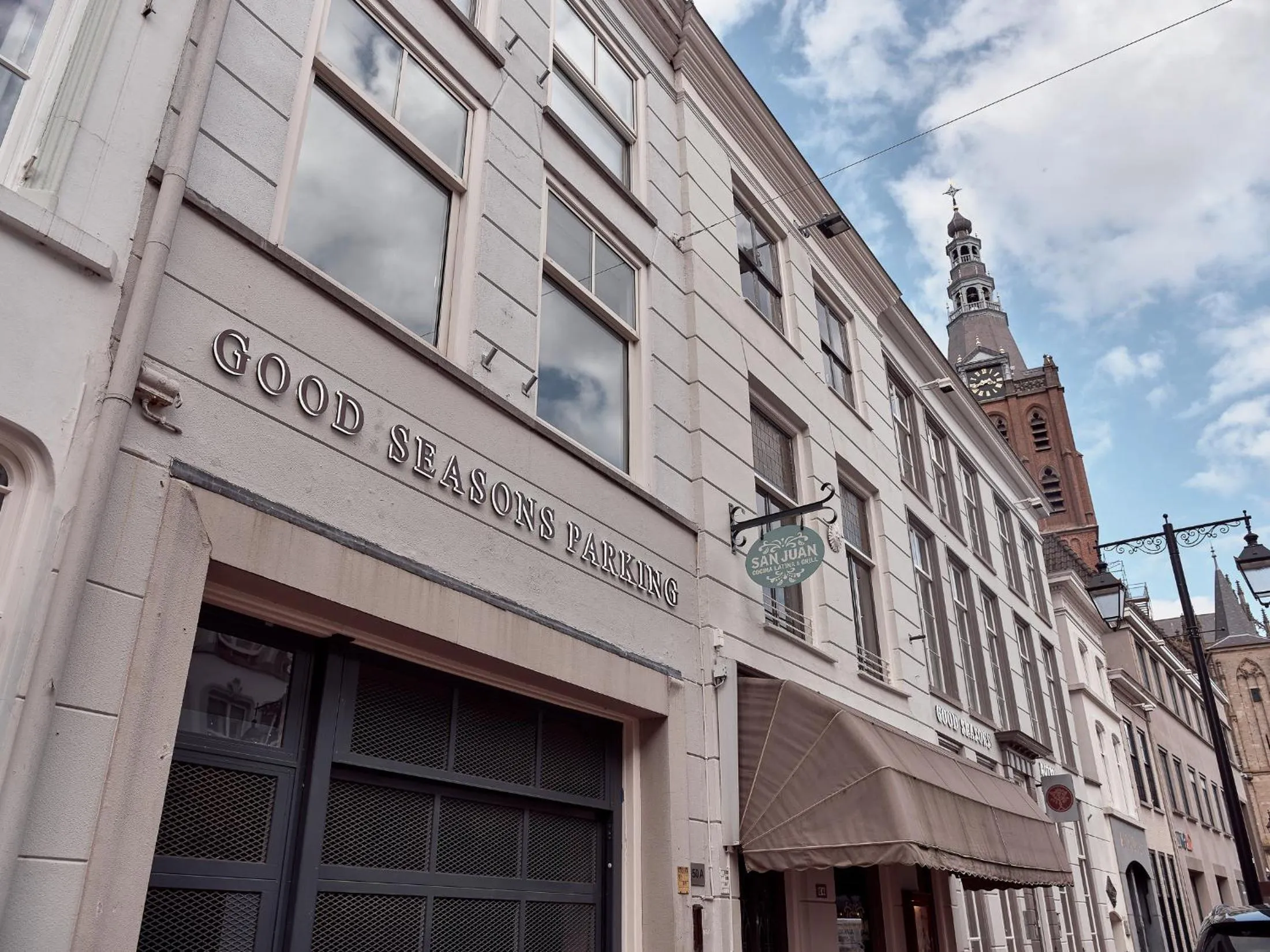 Property building in Good Seasons Hotel Den Bosch
