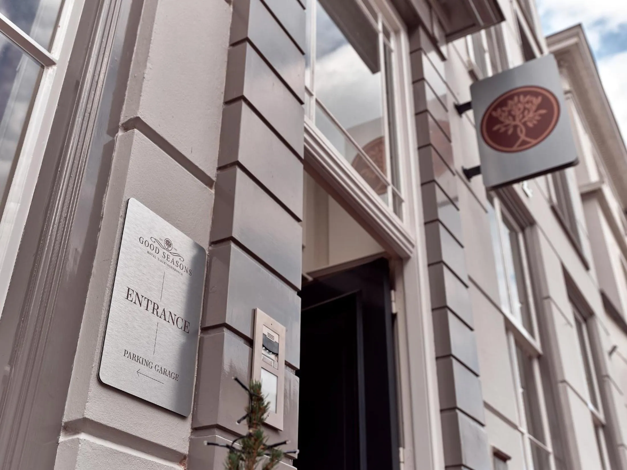 Property building in Good Seasons Hotel Den Bosch