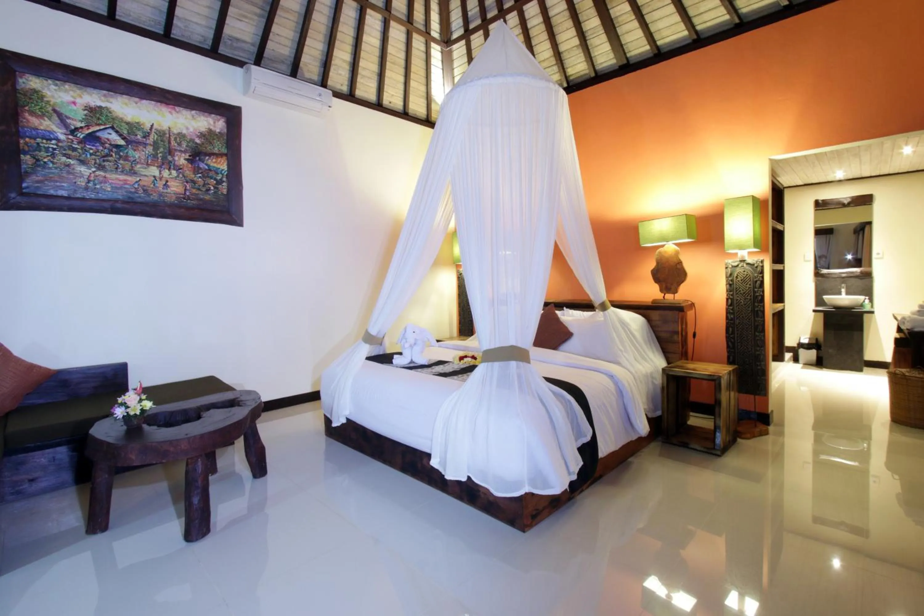 Photo of the whole room, Bed in The Forest Villa Ubud