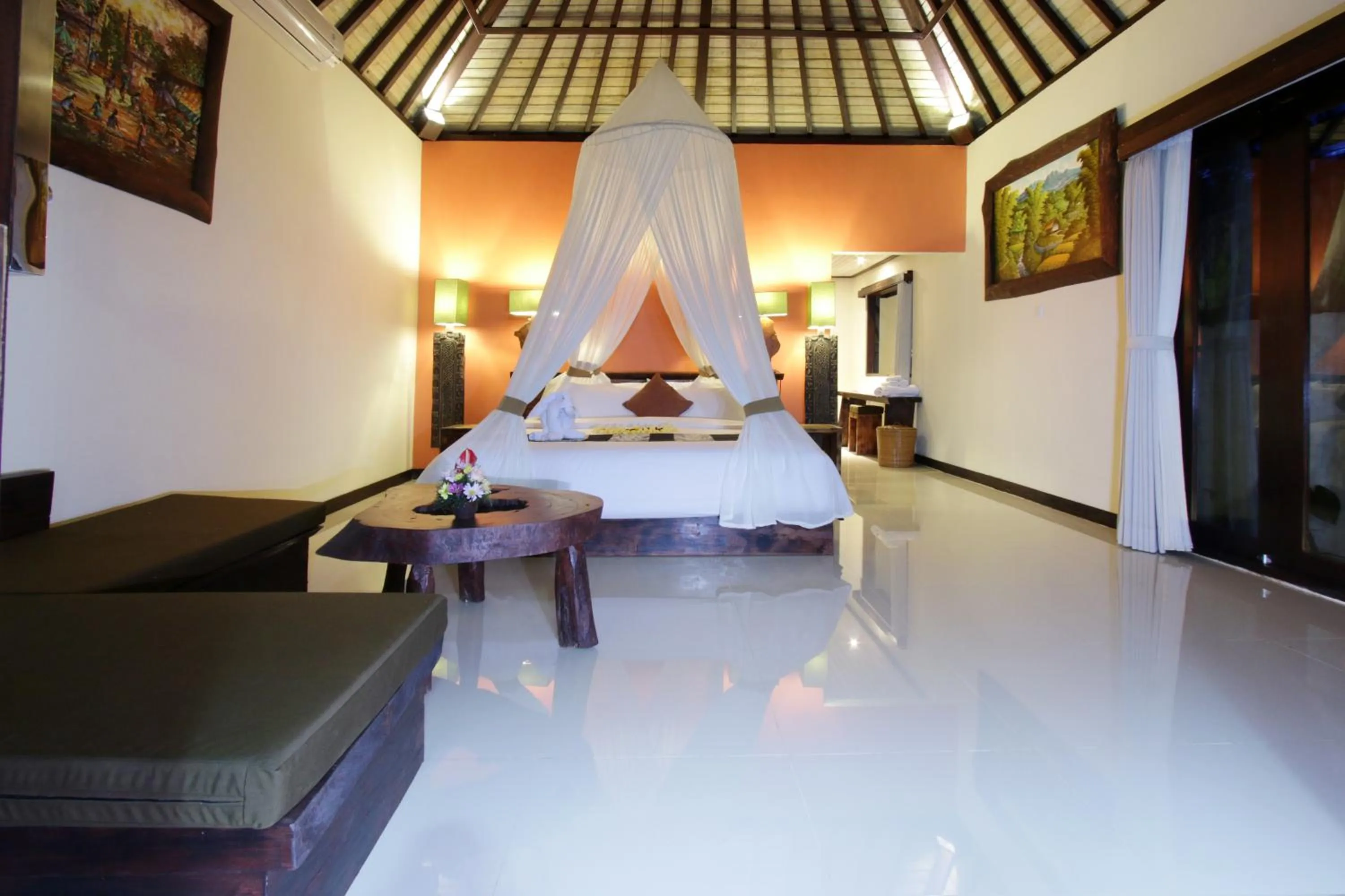 Photo of the whole room, Bed in The Forest Villa Ubud