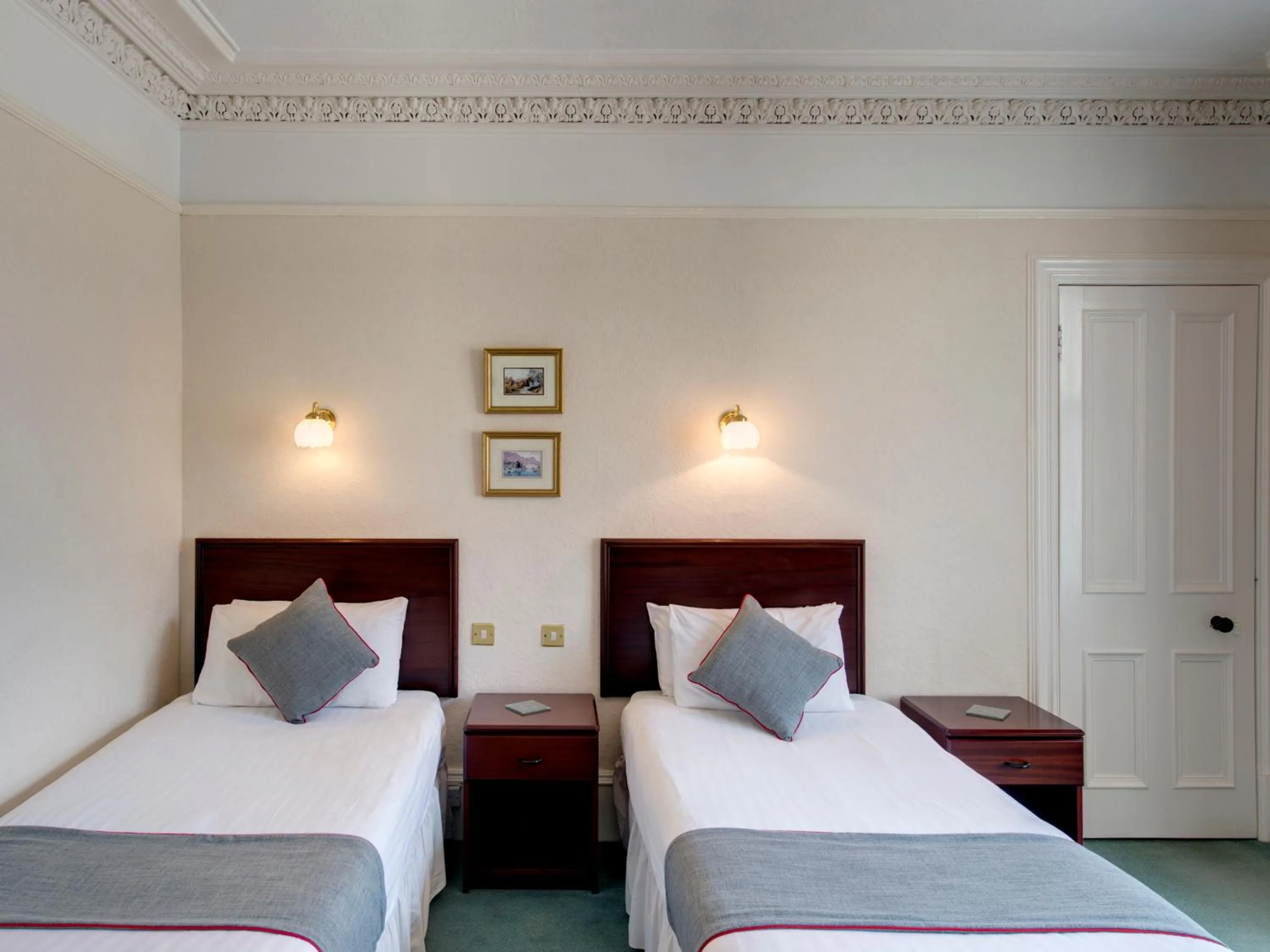 Photo of the whole room, Bed in Craigvrack Hotel & Restaurant