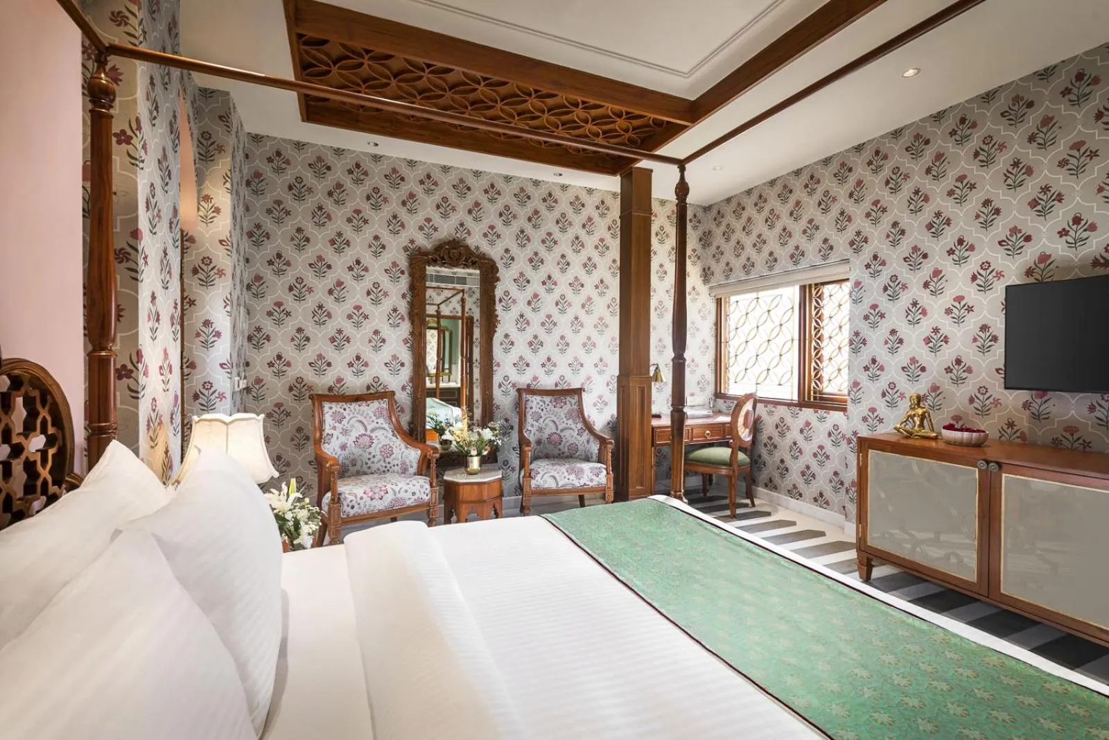 Bed in Haveli Dharampura & Golden Haveli- UNESCO awarded Boutique Heritage Hotel