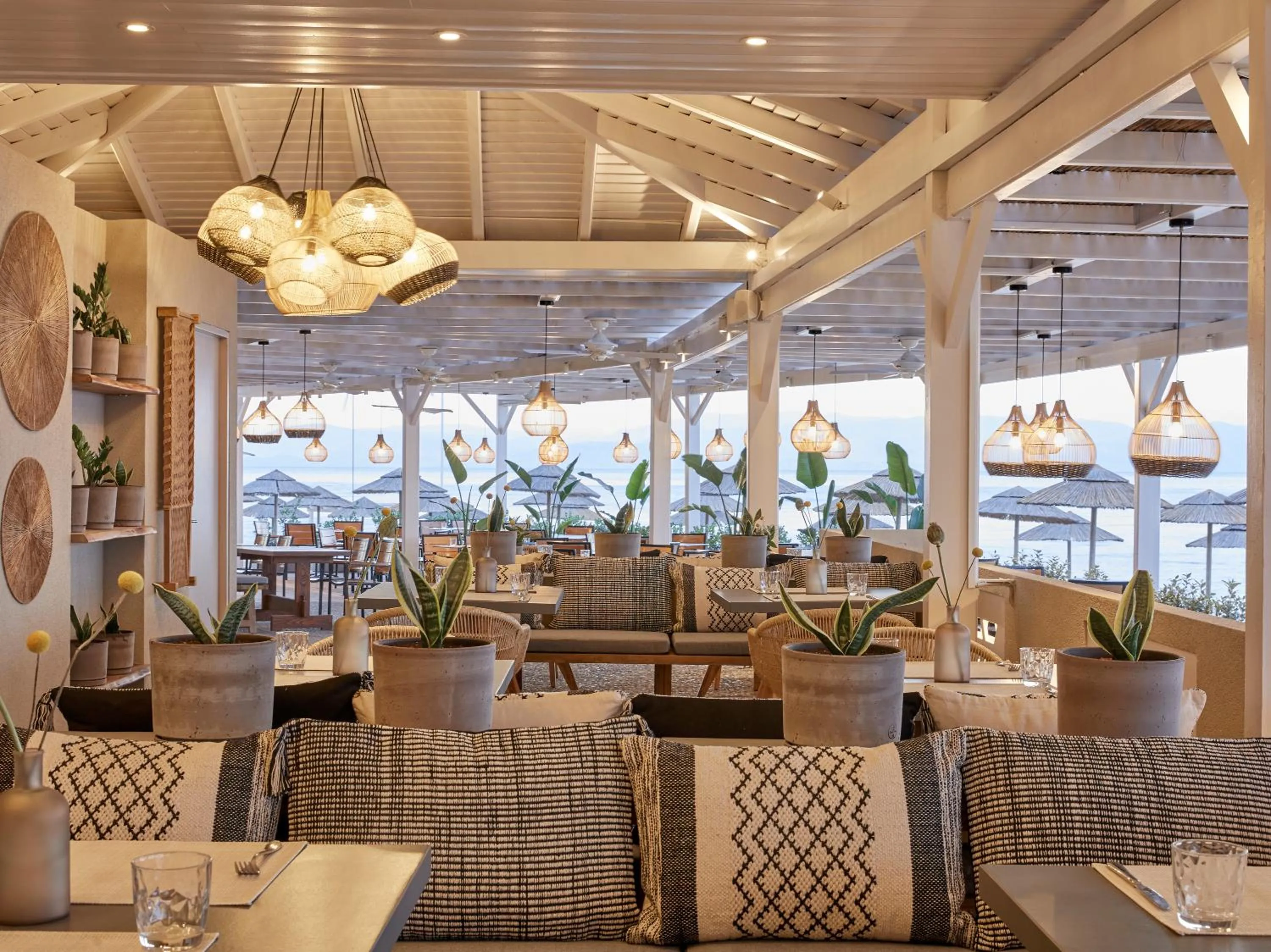 Restaurant/places to eat in MarBella, Mar-Bella Collection