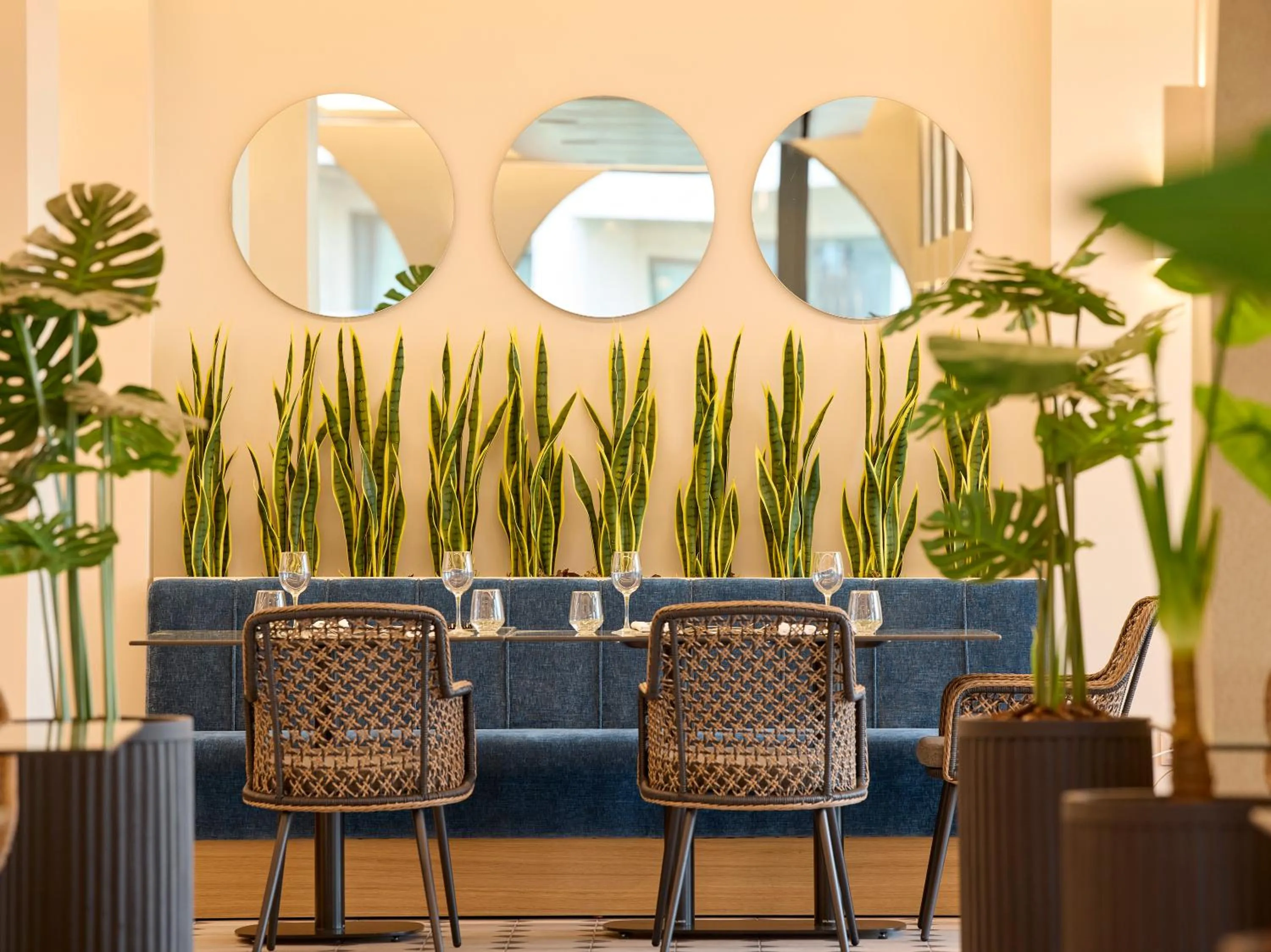 Restaurant/places to eat in MarBella, Mar-Bella Collection