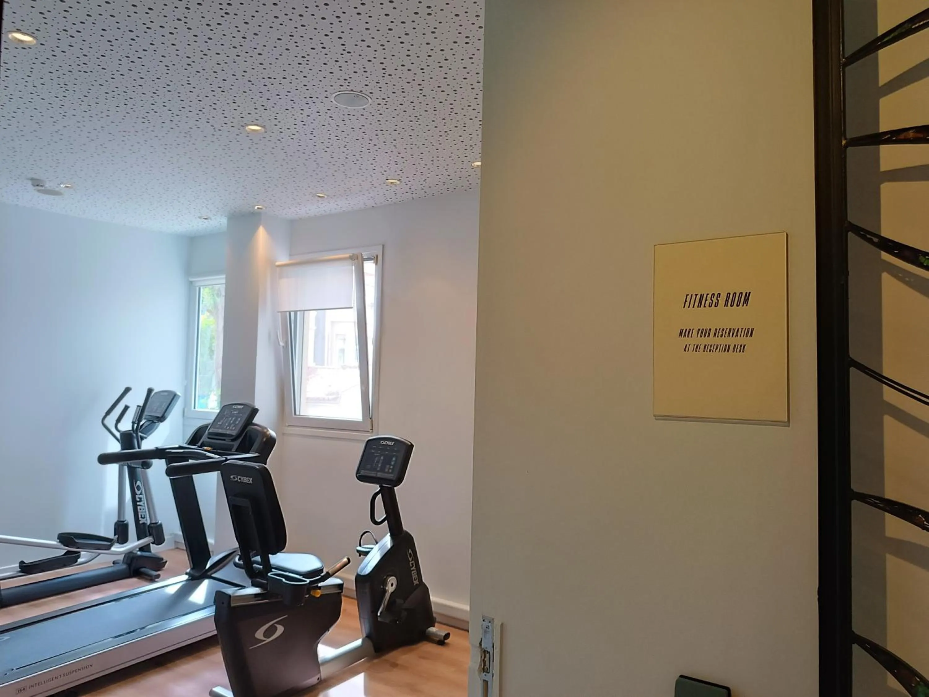 Fitness centre/facilities in Athinais Hotel