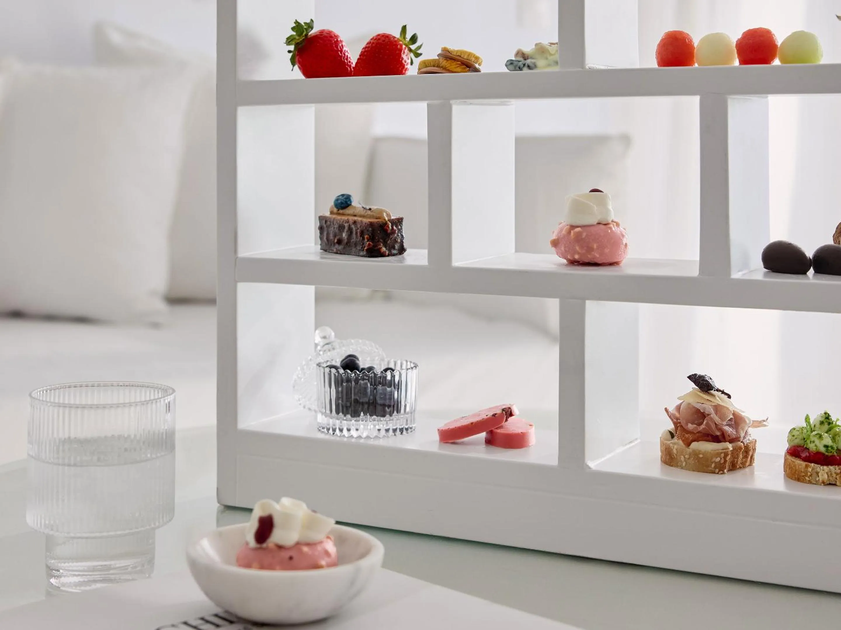 Food in Grecotel LUXME White