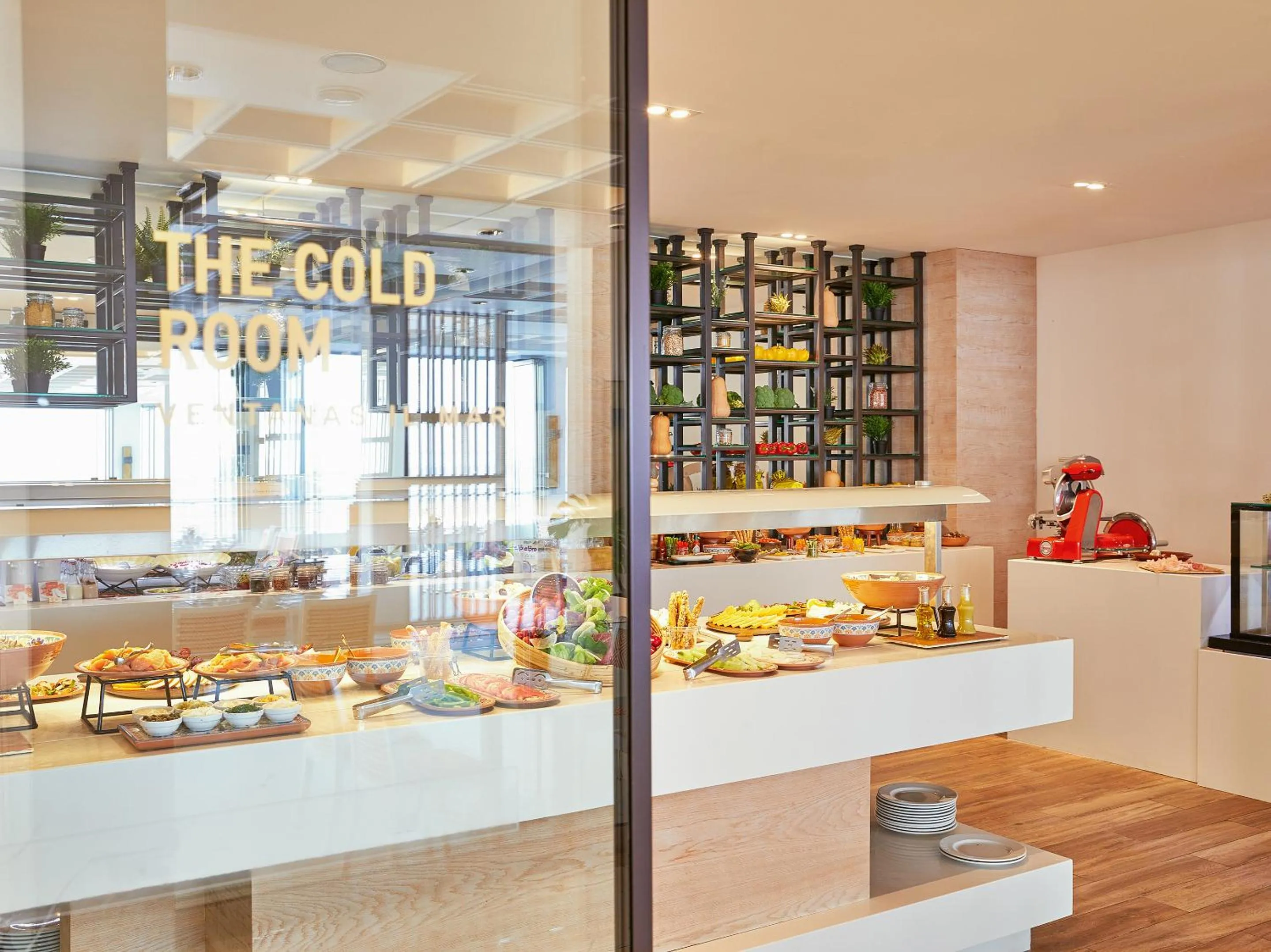 Restaurant/places to eat in Grecotel LUXME White