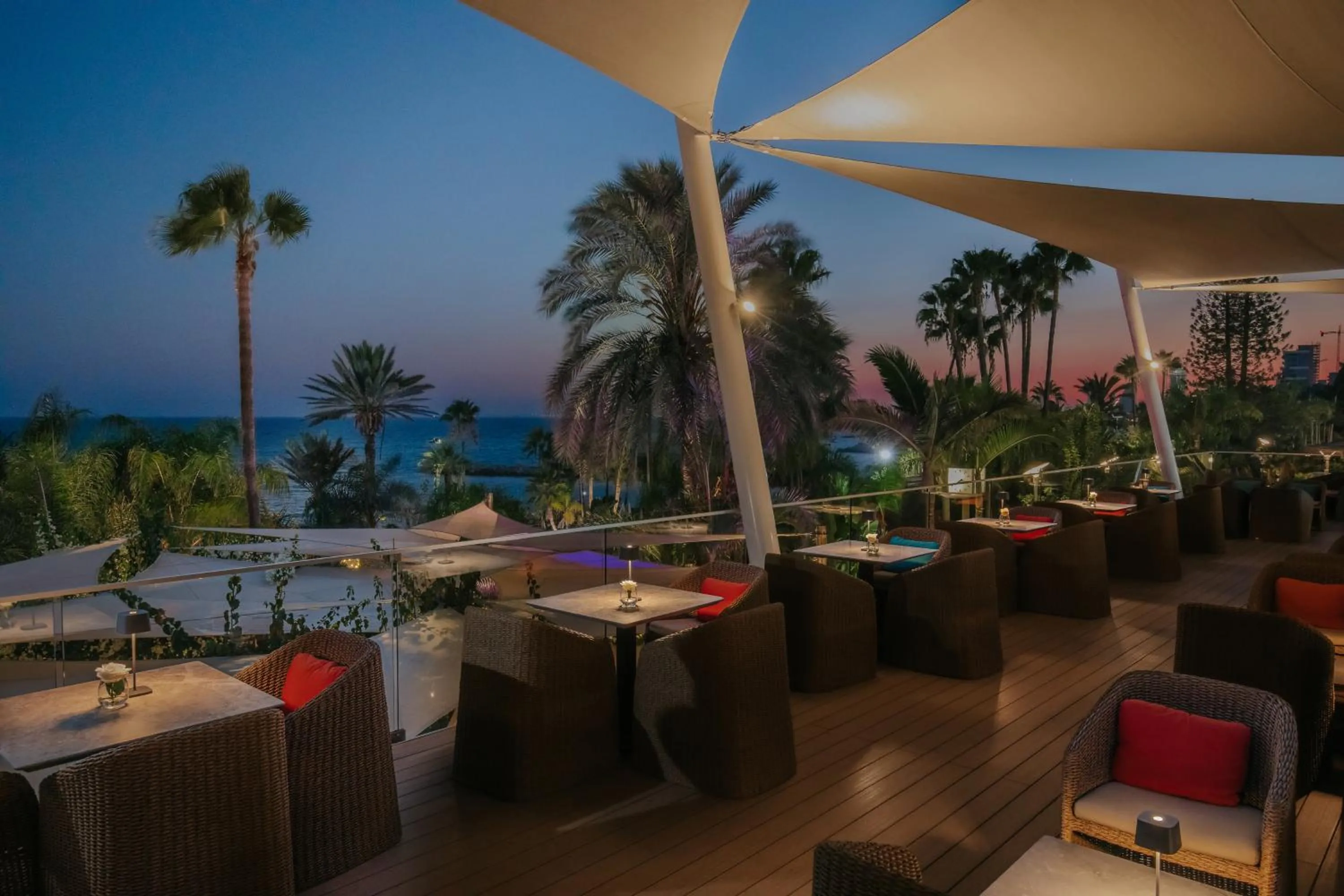 Lounge or bar in Amathus Beach Hotel Limassol