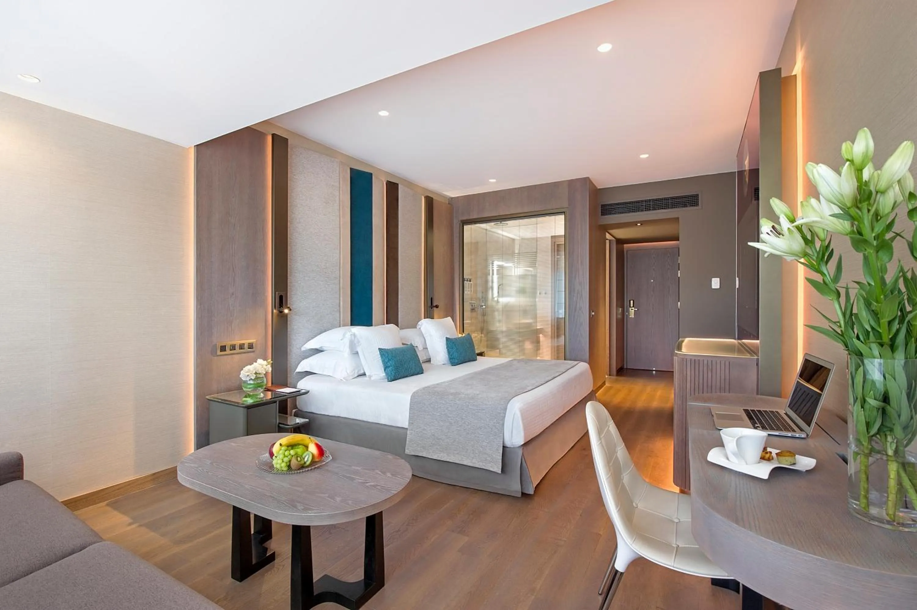 Bedroom, Bed in Amathus Beach Hotel Limassol