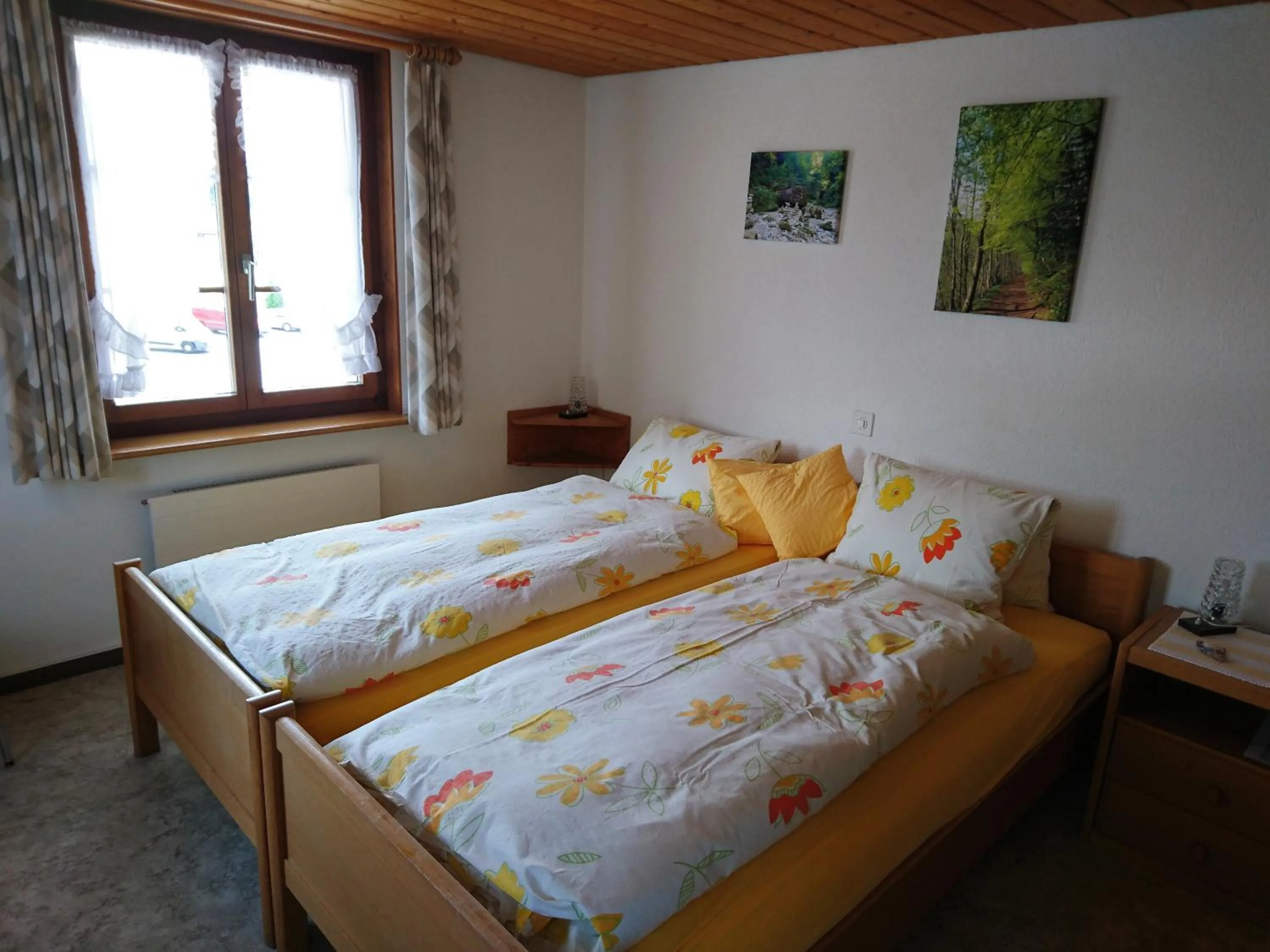 Photo of the whole room, Bed in Gasthaus zum Ochsen