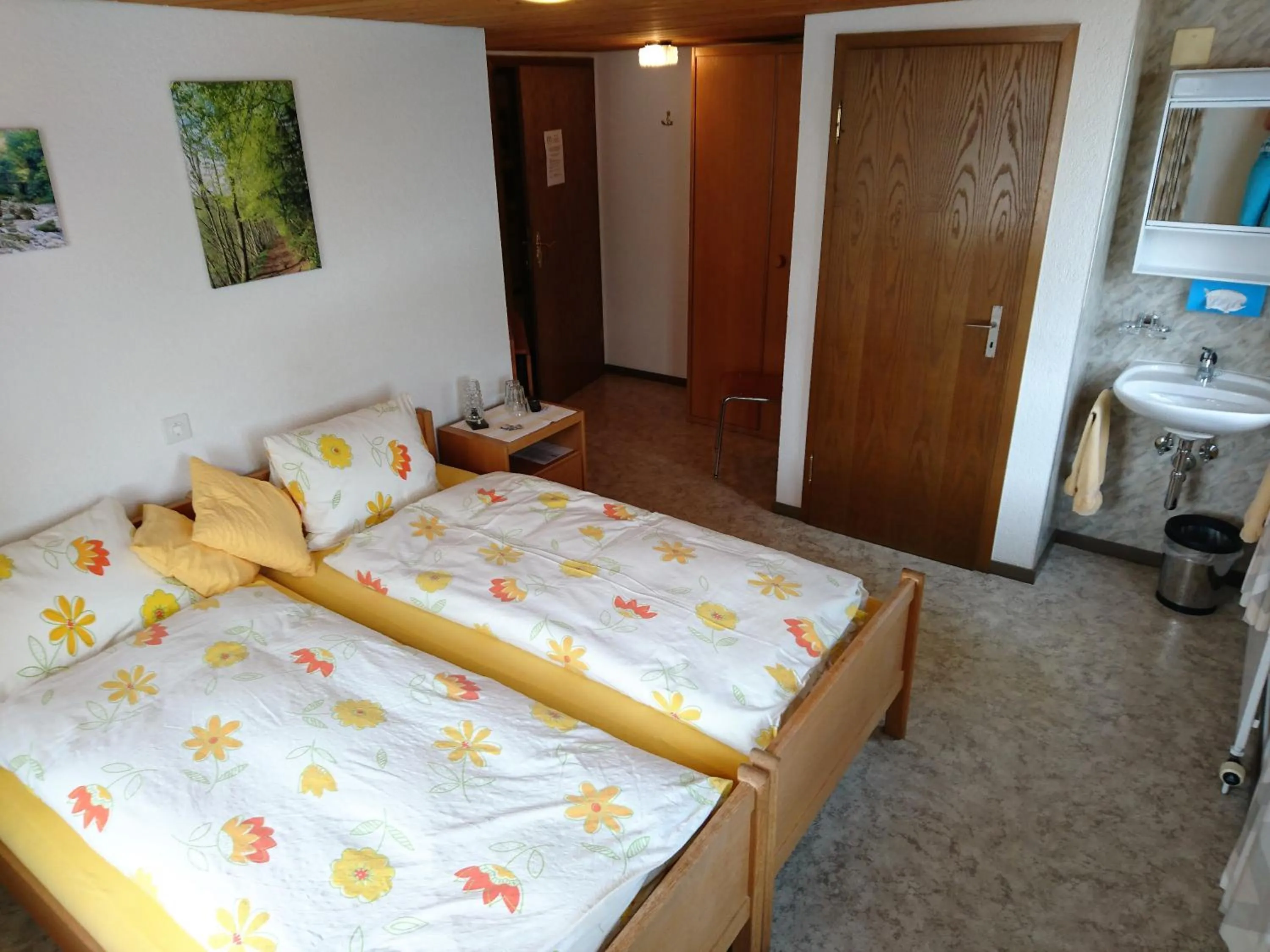 Photo of the whole room, Bed in Gasthaus zum Ochsen