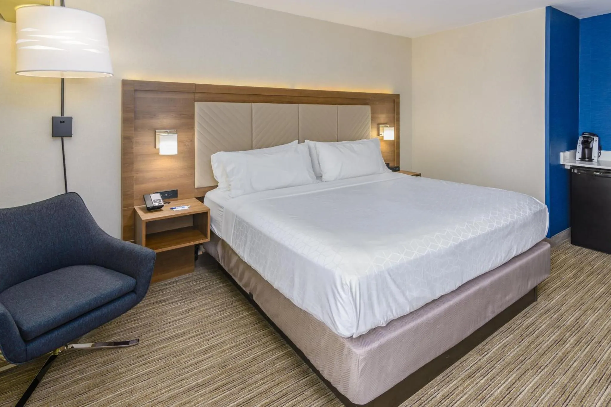 Photo of the whole room, Bed in Holiday Inn Express Southington by IHG