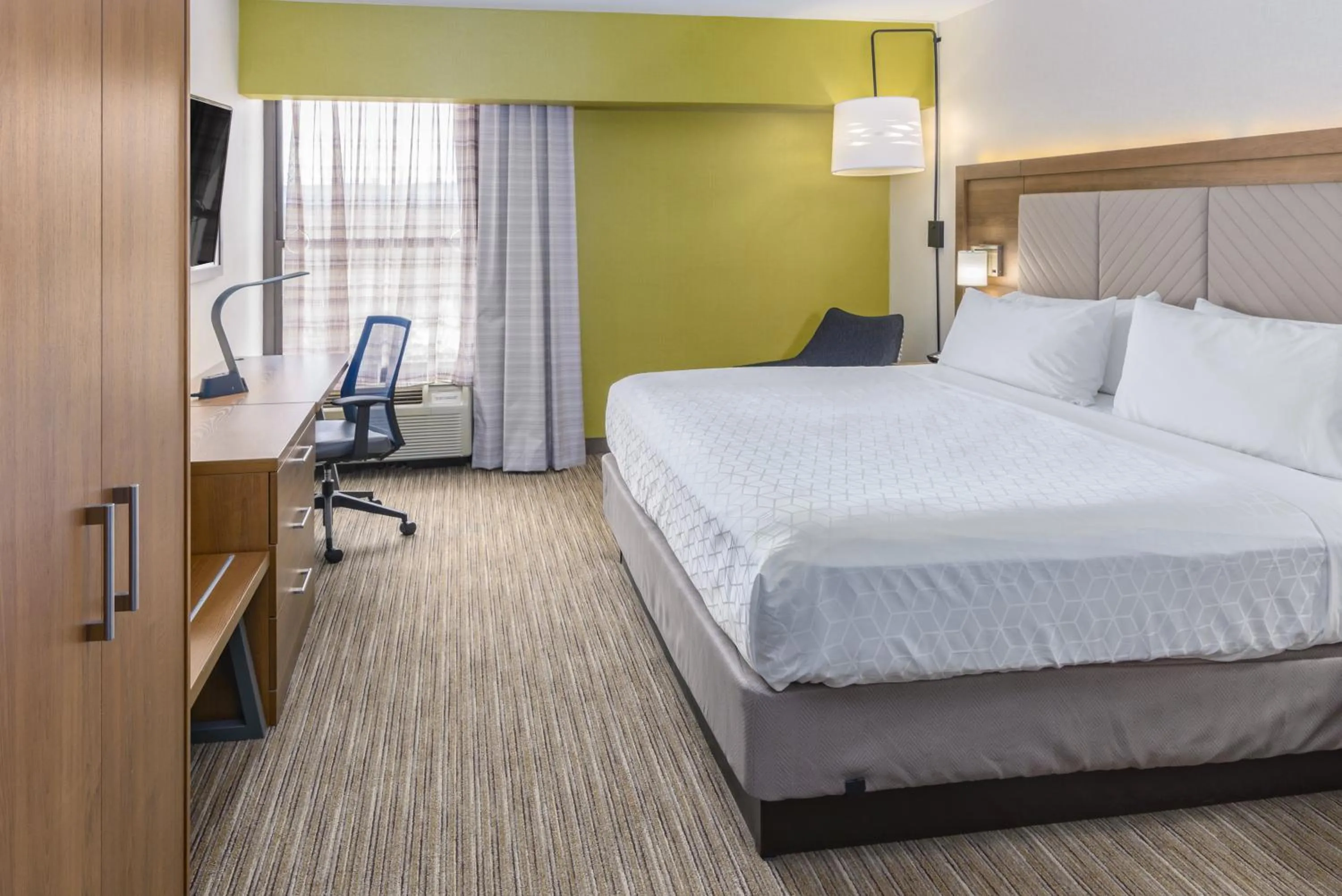 Photo of the whole room, Bed in Holiday Inn Express Southington by IHG