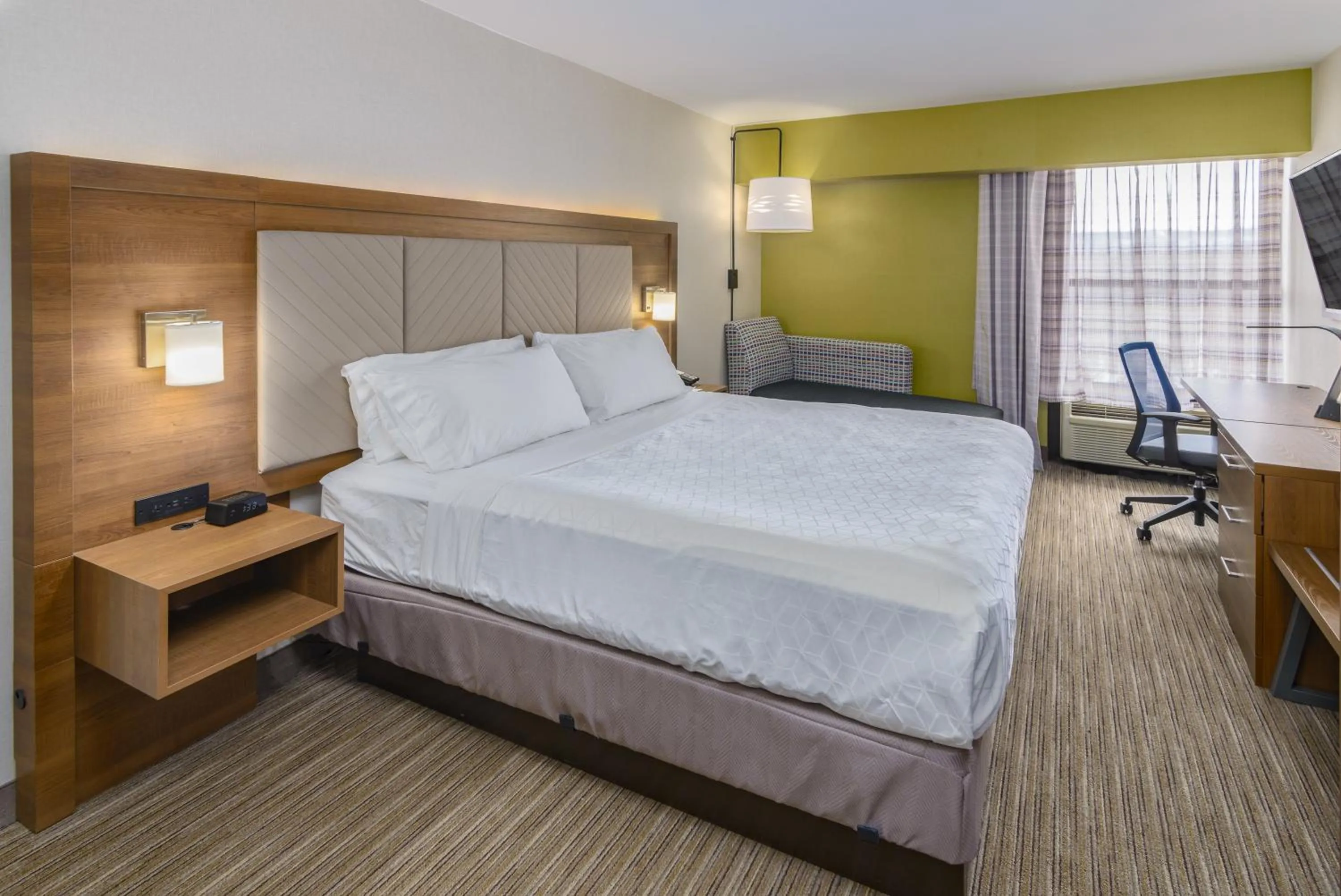 Photo of the whole room, Bed in Holiday Inn Express Southington by IHG