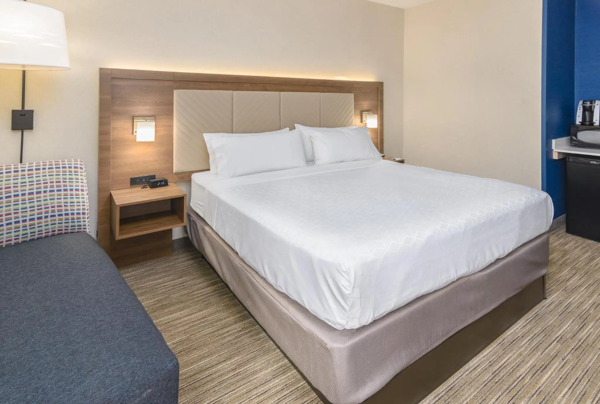 Photo of the whole room, Bed in Holiday Inn Express Southington by IHG